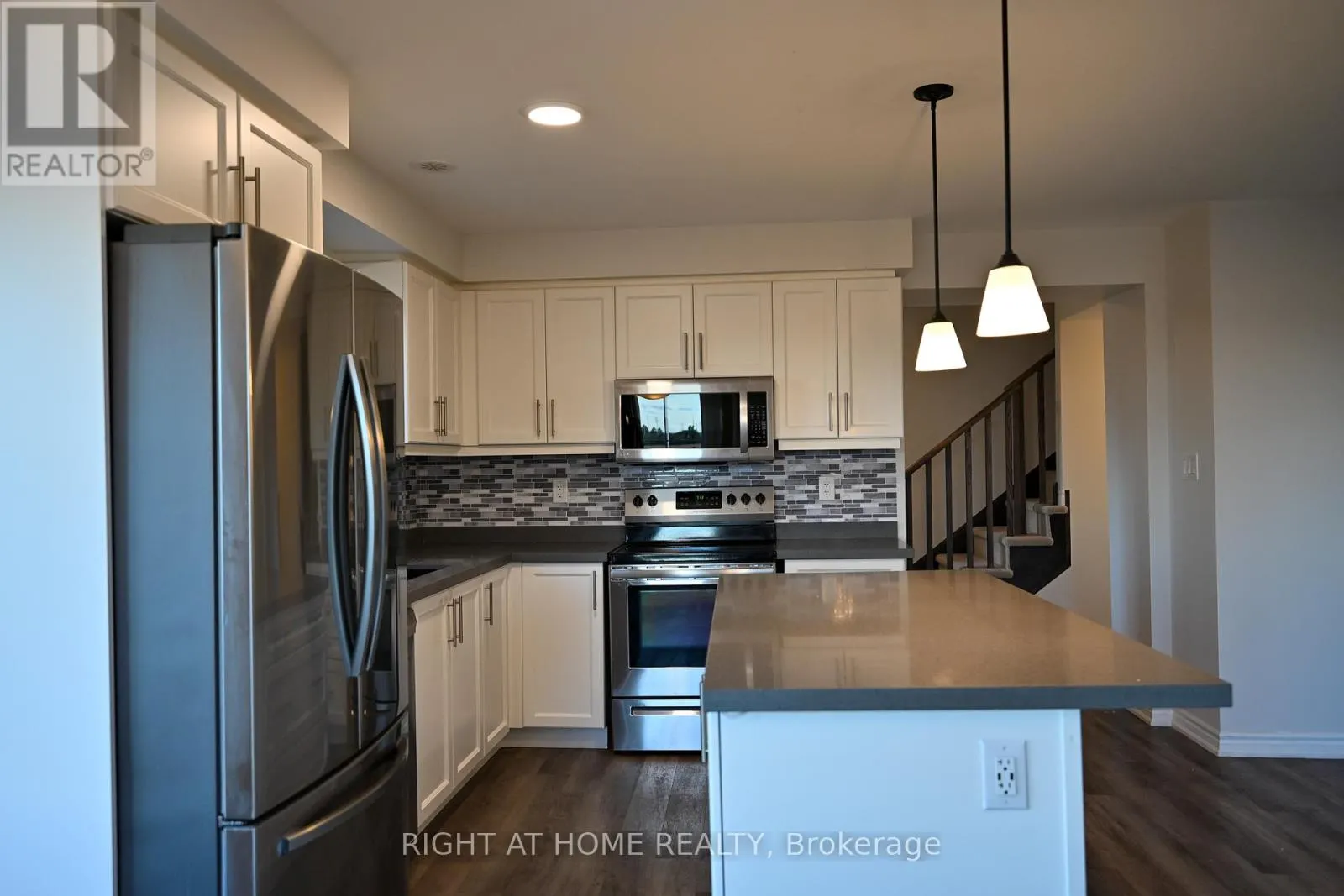 8 - 980 LOGAN DRIVE