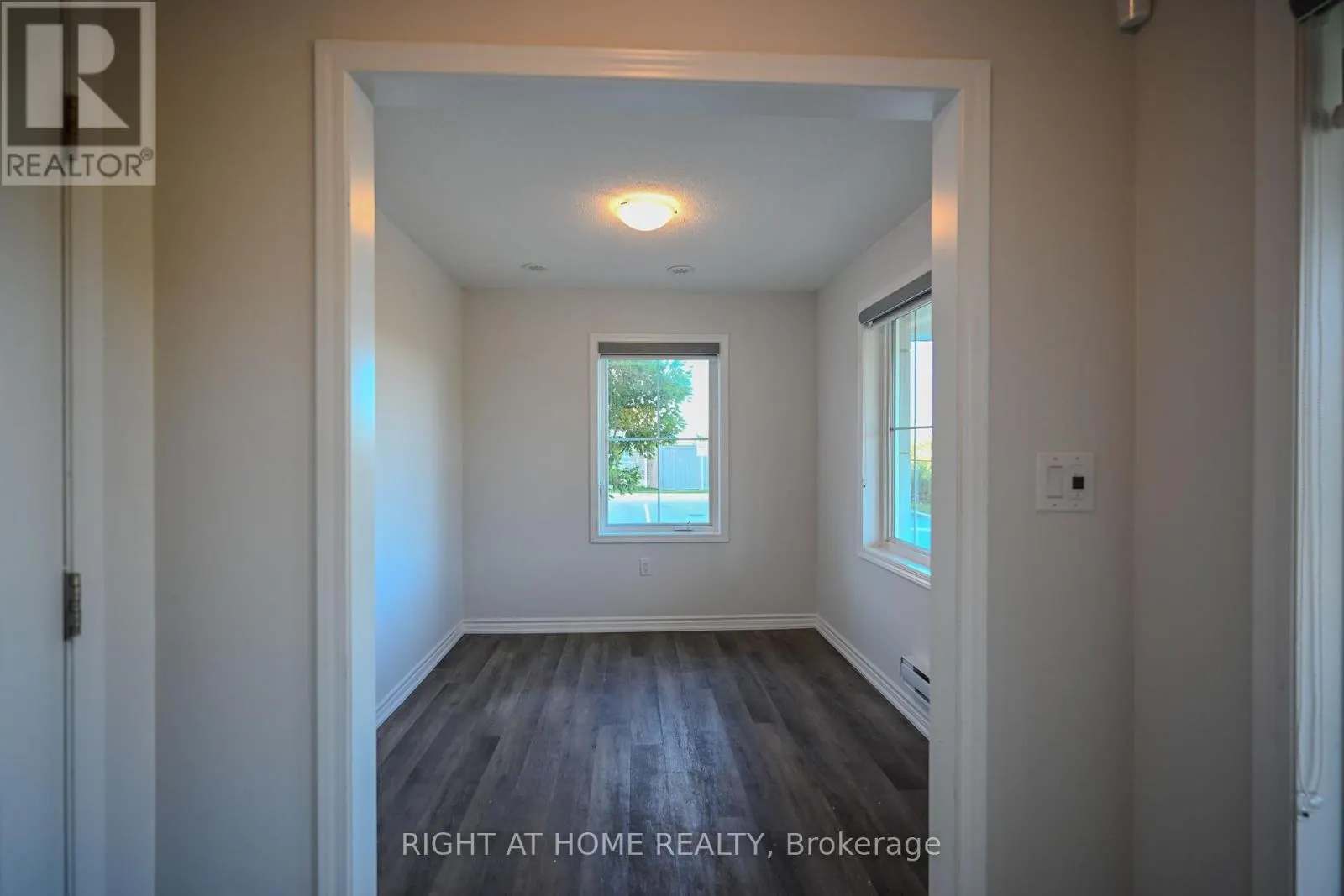 8 - 980 LOGAN DRIVE