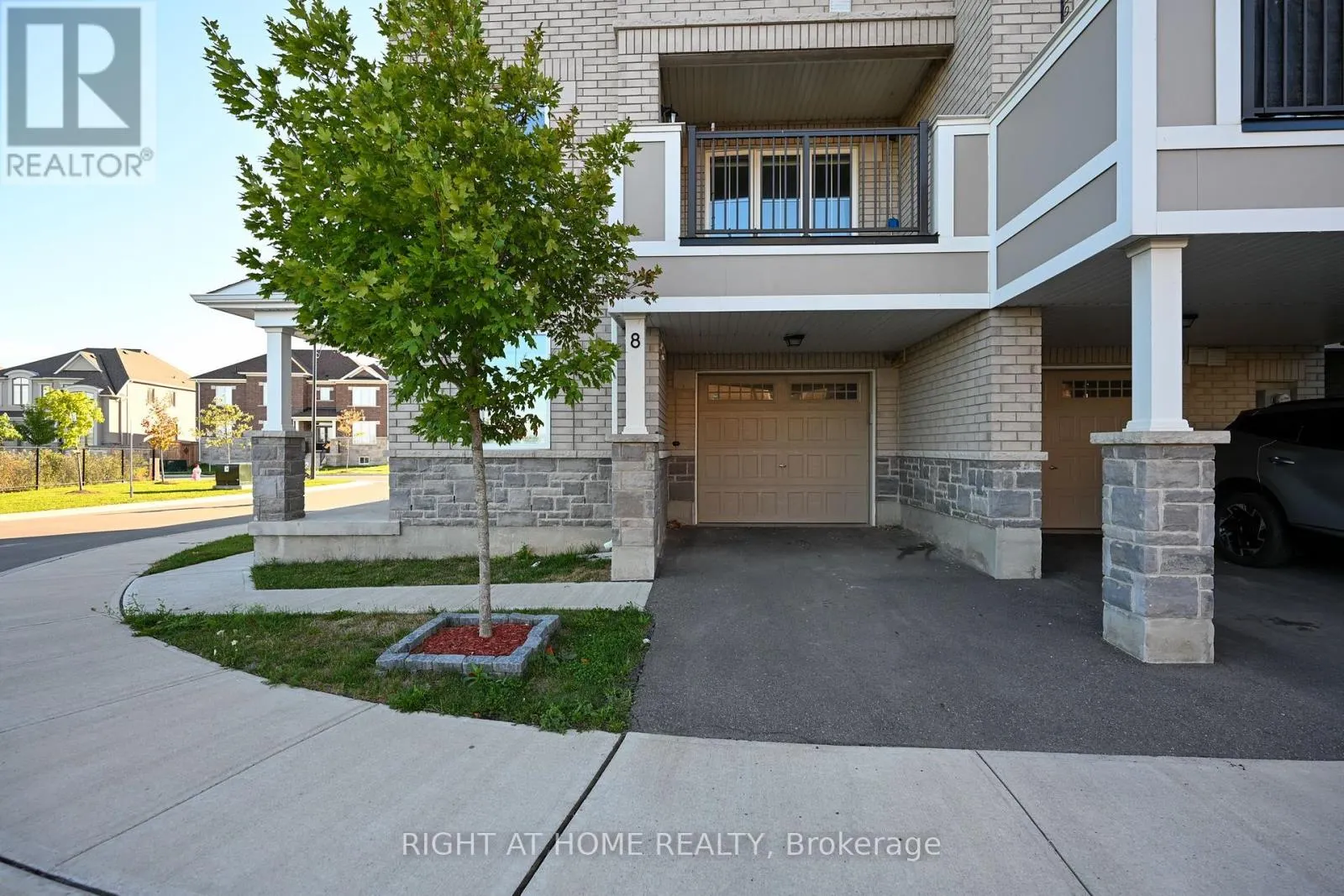 8 - 980 LOGAN DRIVE
