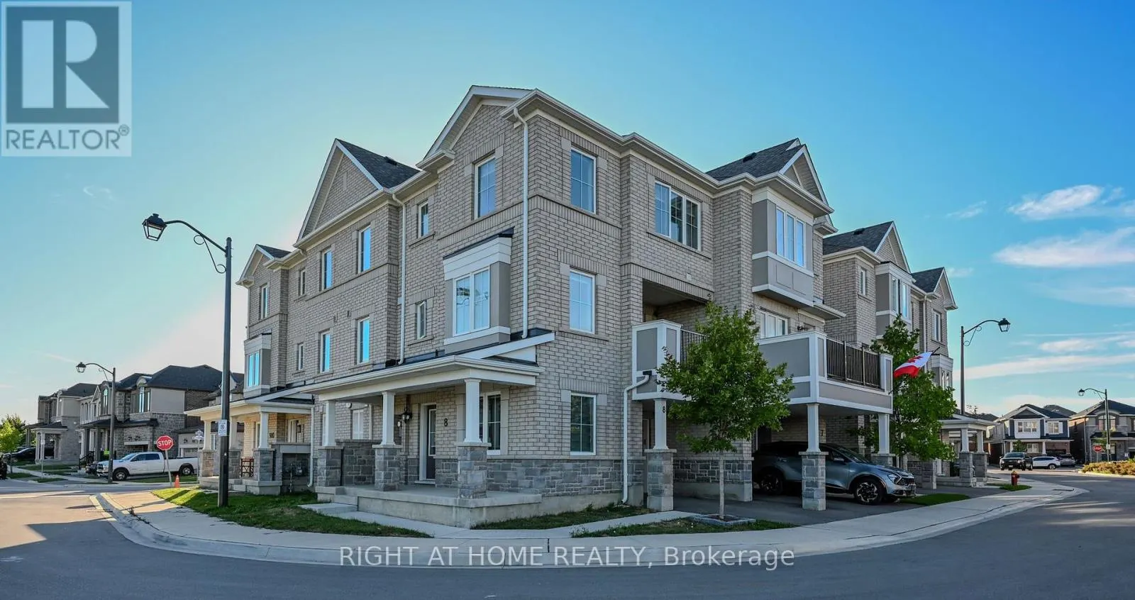 8 - 980 LOGAN DRIVE