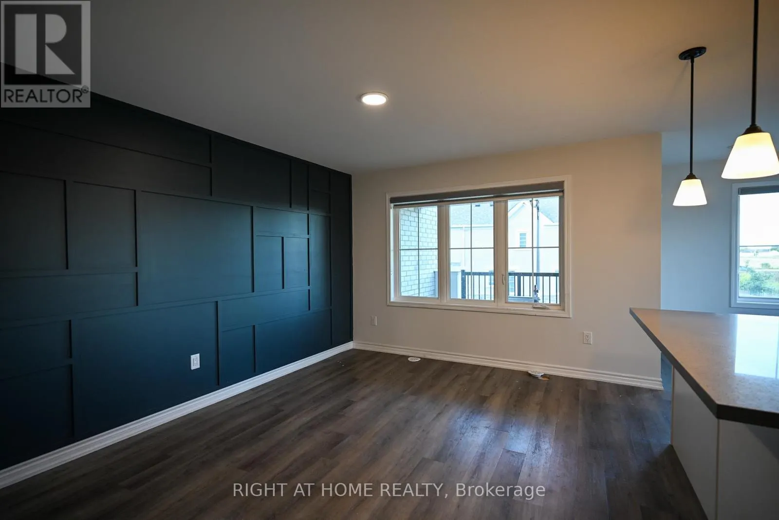 8 - 980 LOGAN DRIVE