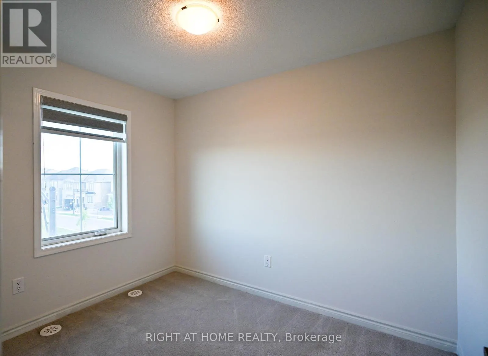 8 - 980 LOGAN DRIVE