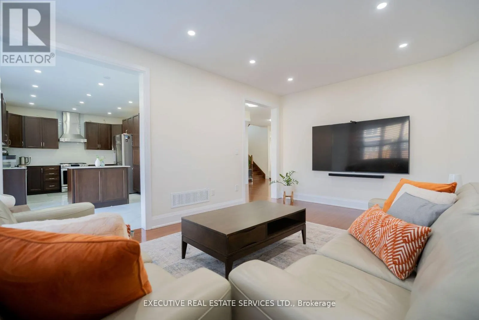 11 GOODSWAY TRAIL