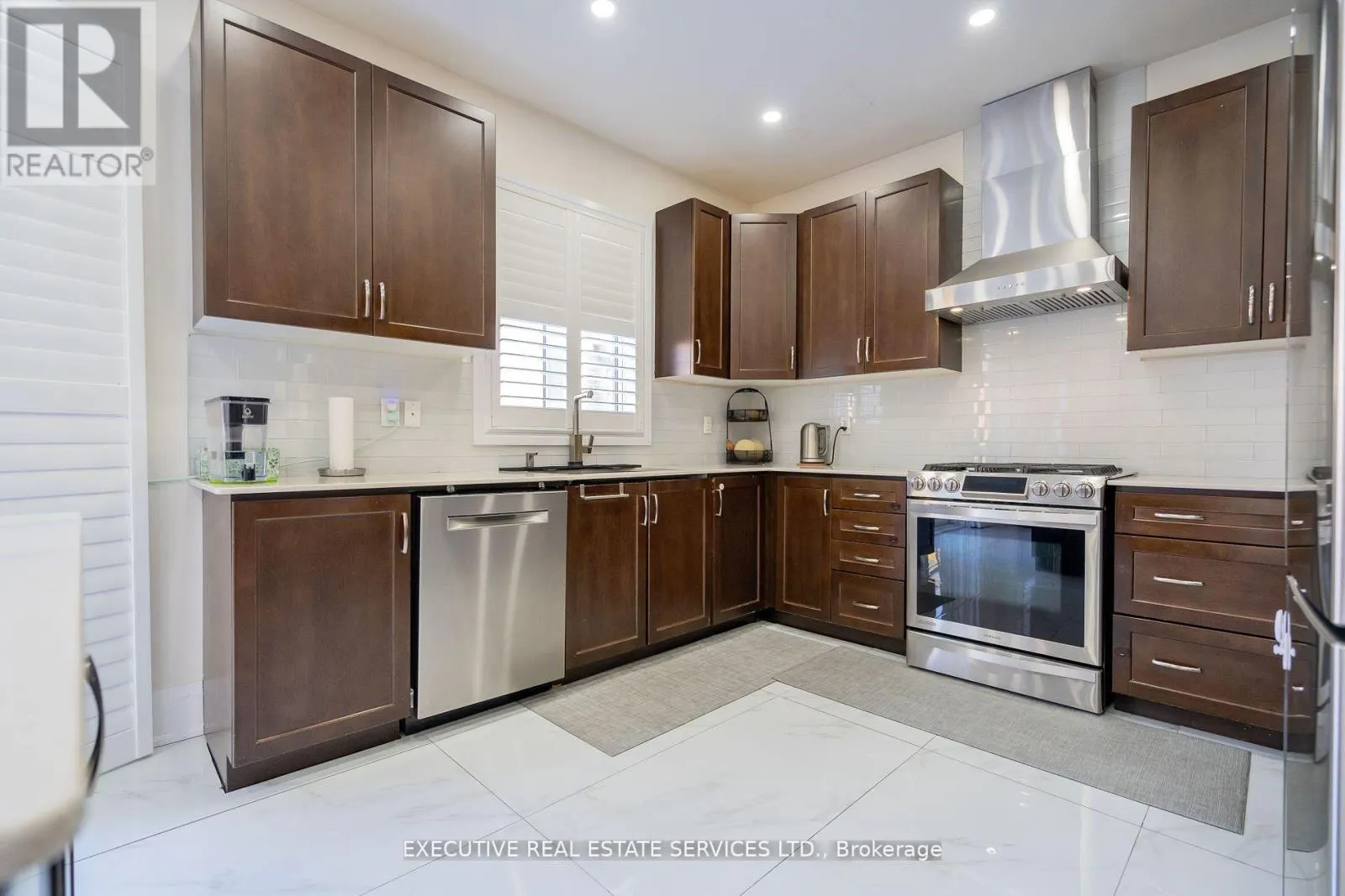 11 GOODSWAY TRAIL