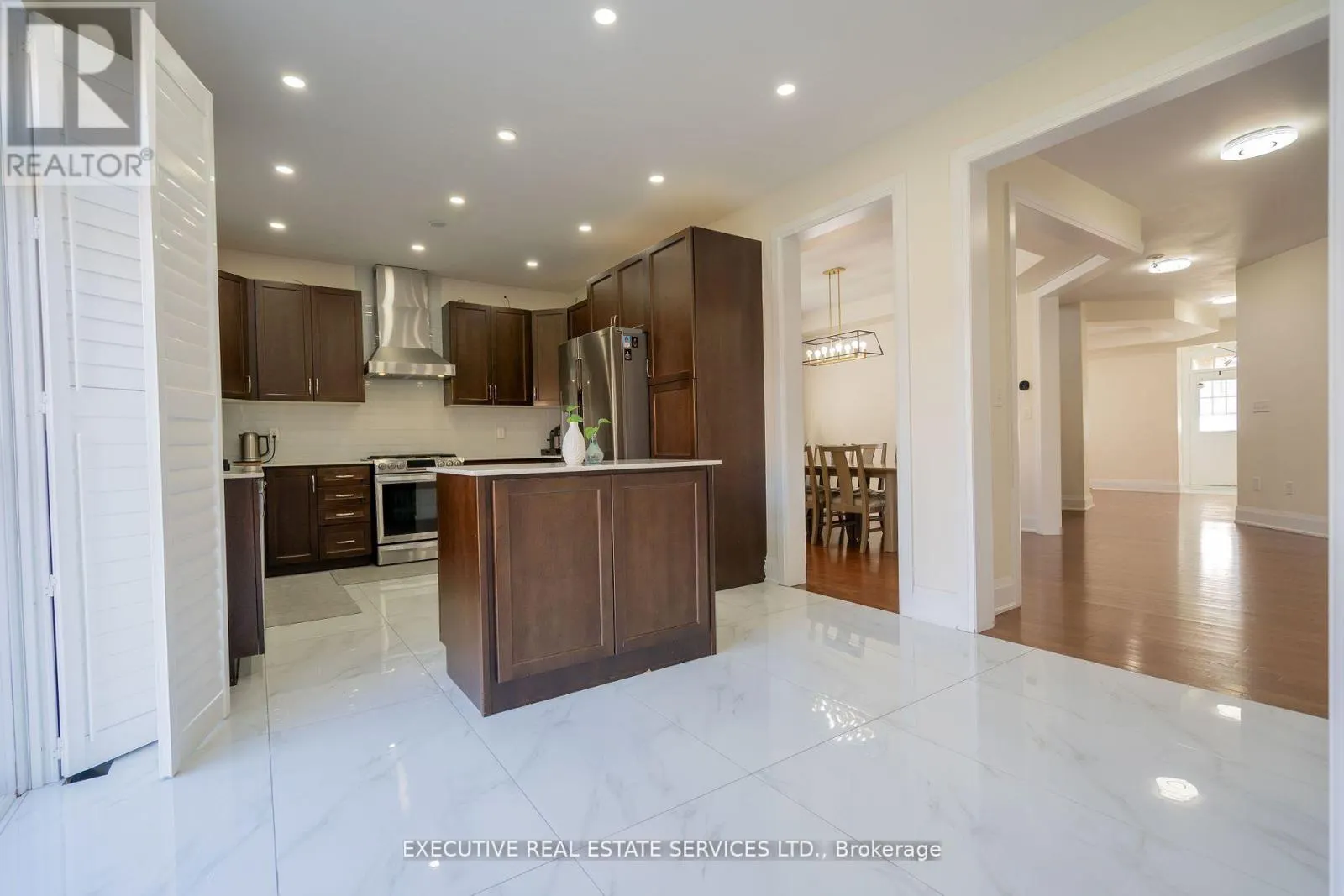 11 GOODSWAY TRAIL