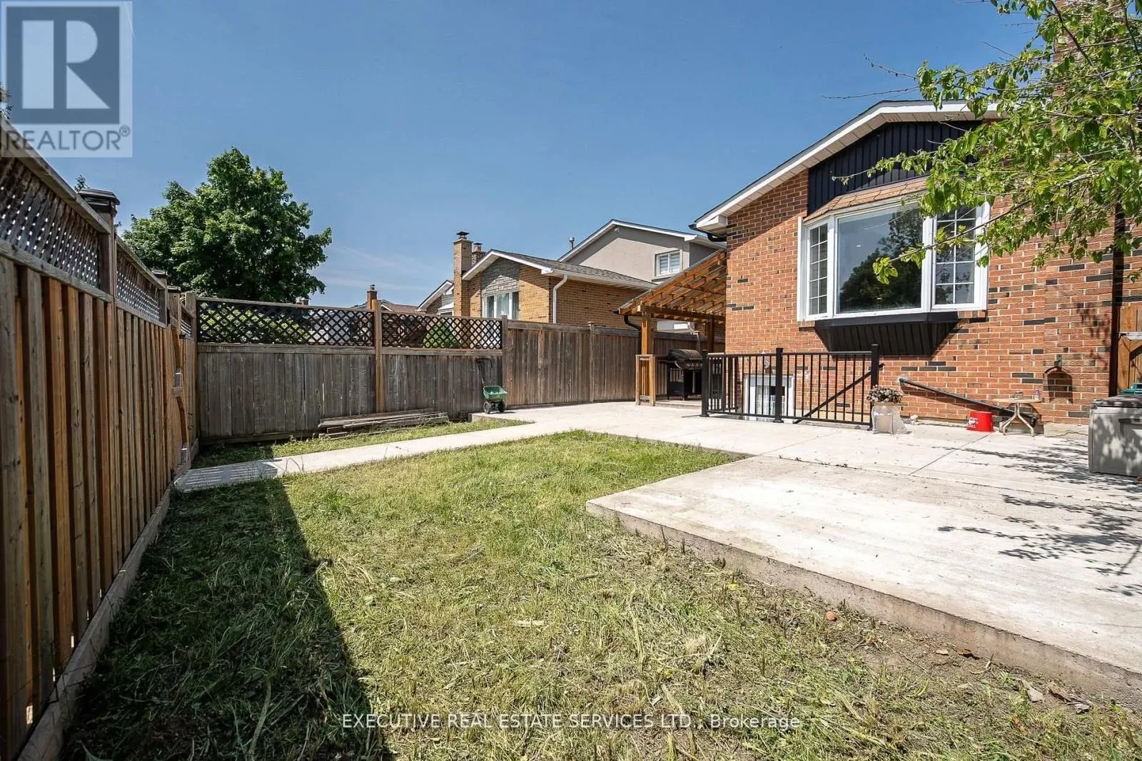 4 SIMMONS BOULEVARD