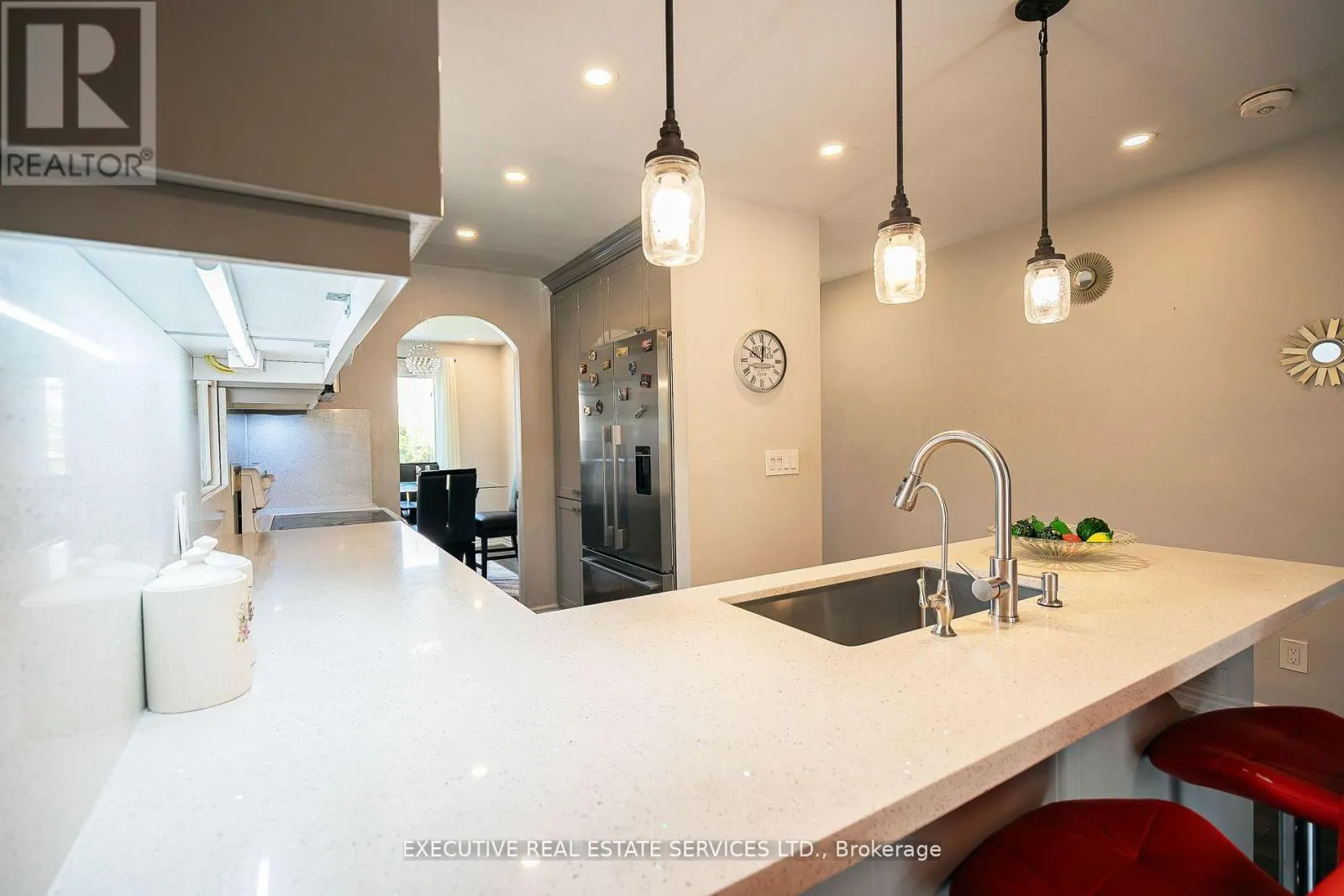 4 SIMMONS BOULEVARD