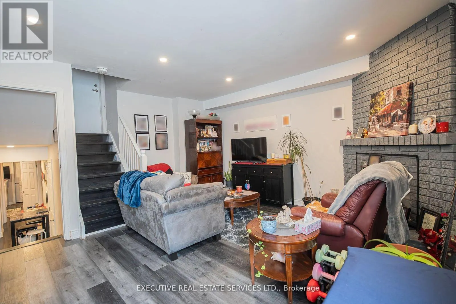 4 SIMMONS BOULEVARD