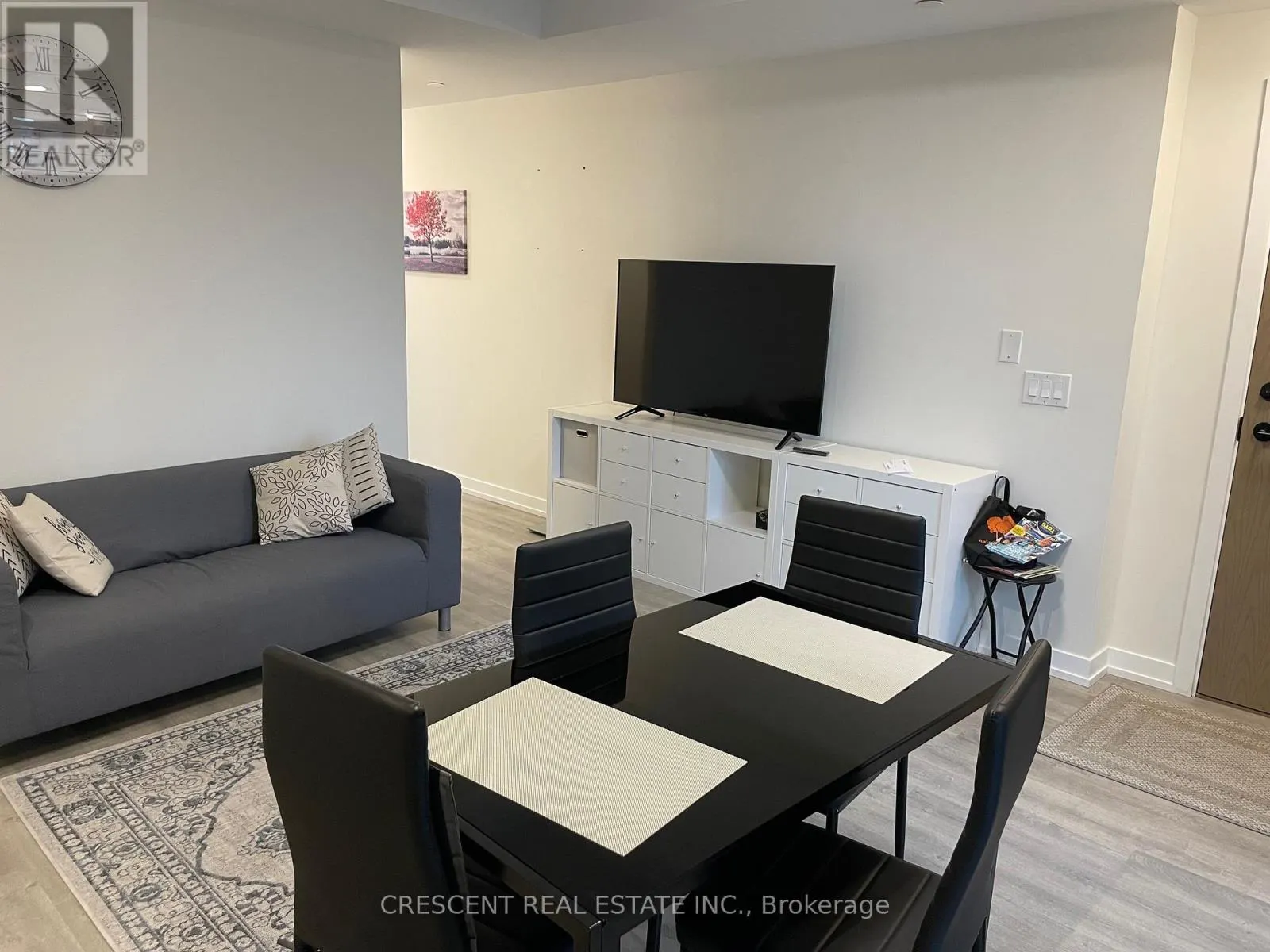 527 - 2300 ST CLAIR AVENUE W