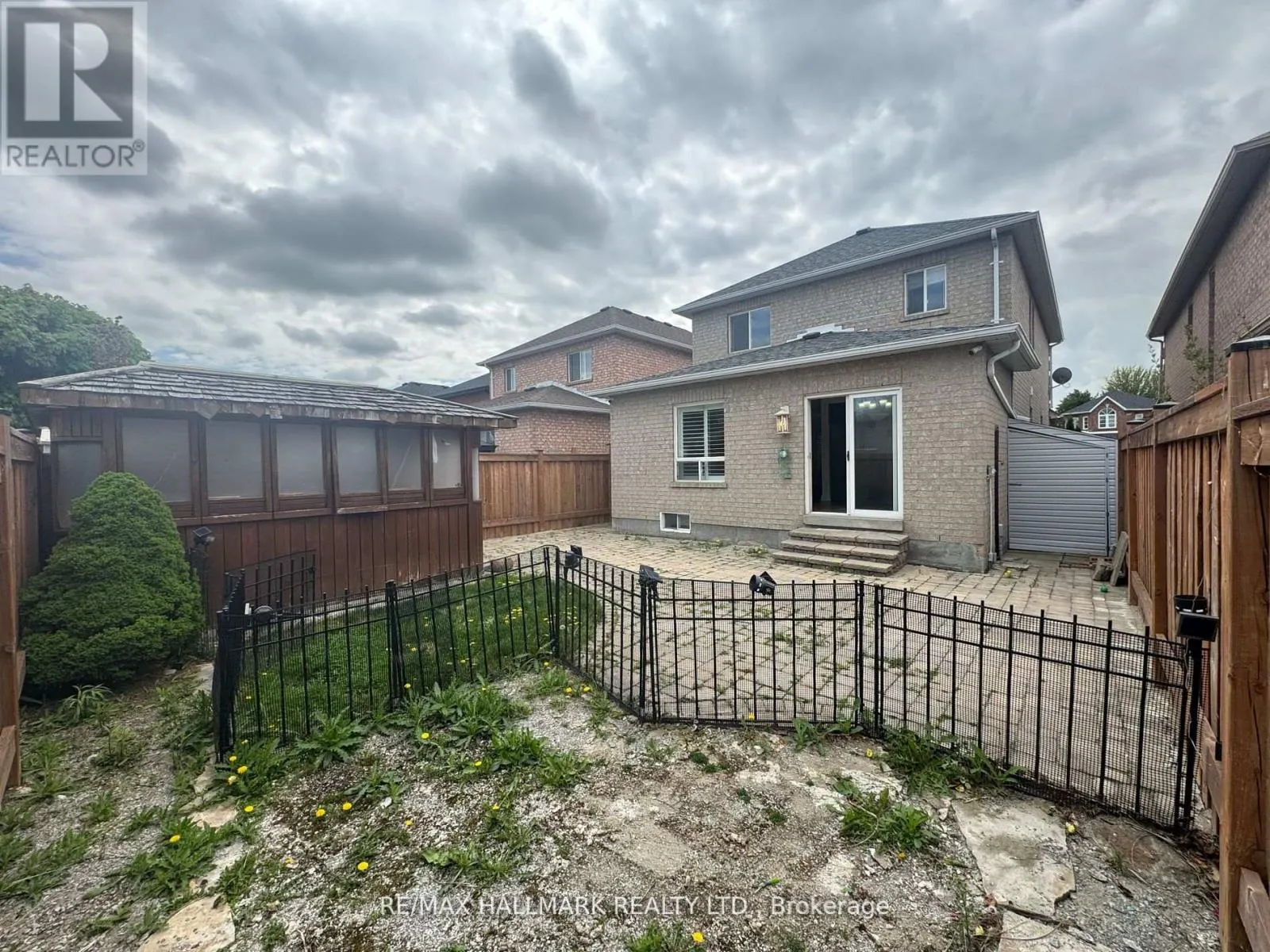 203 LANDSBRIDGE STREET