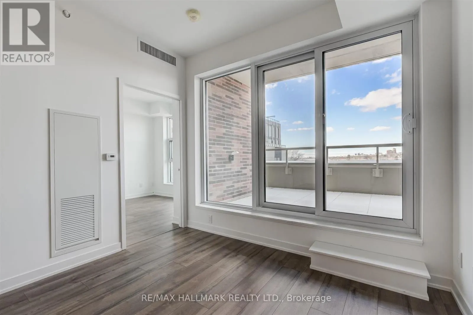 519 - 1787 ST CLAIR AVENUE W