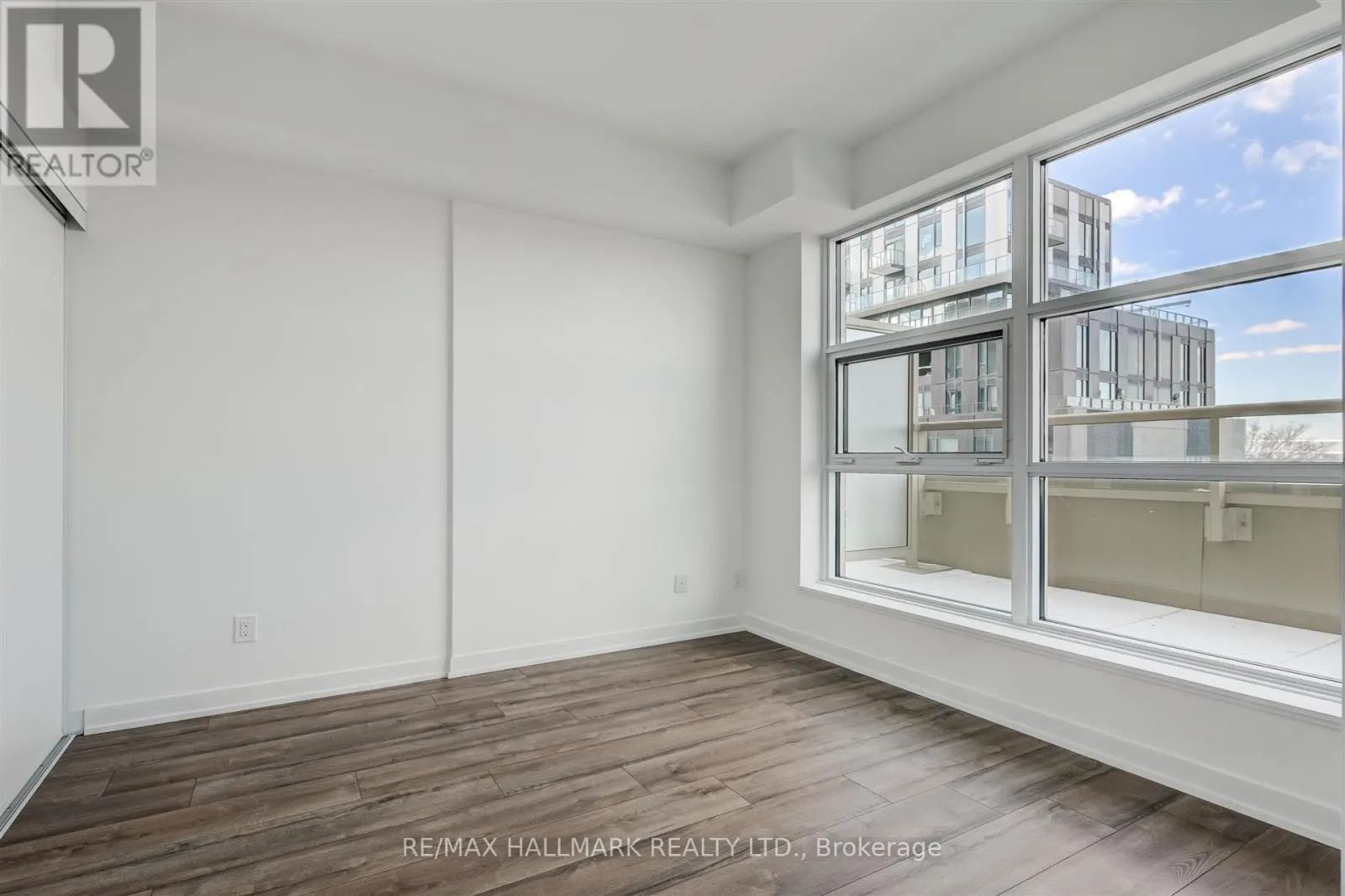 519 - 1787 ST CLAIR AVENUE W