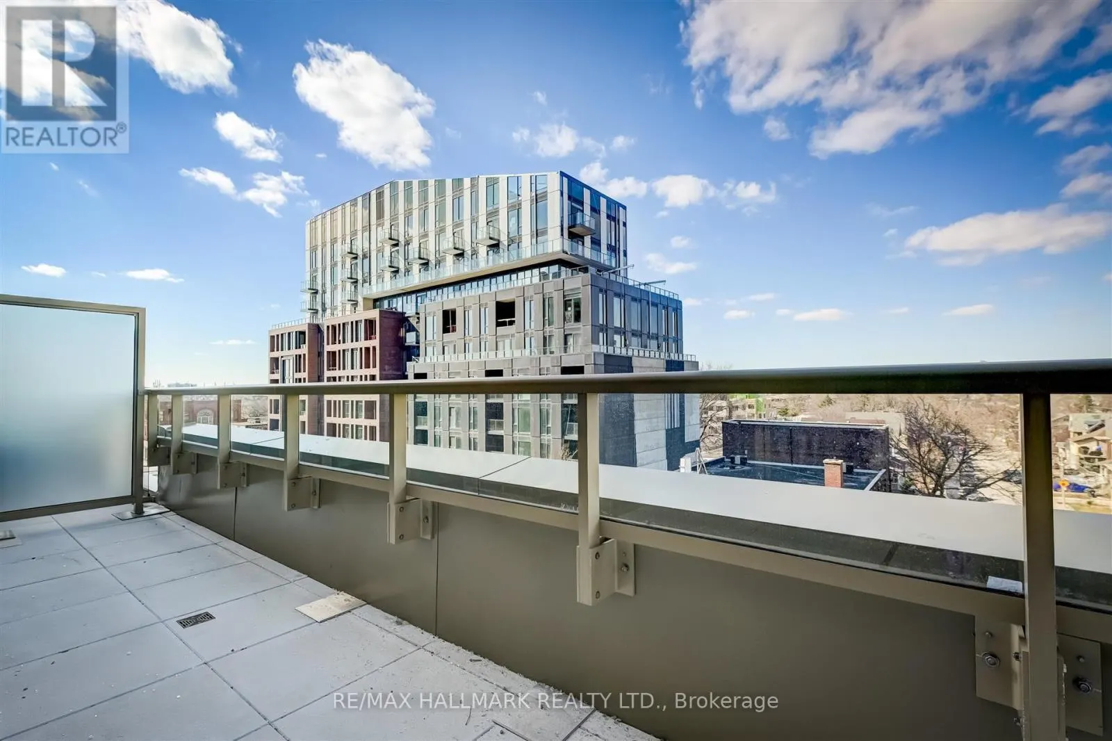 519 - 1787 ST CLAIR AVENUE W