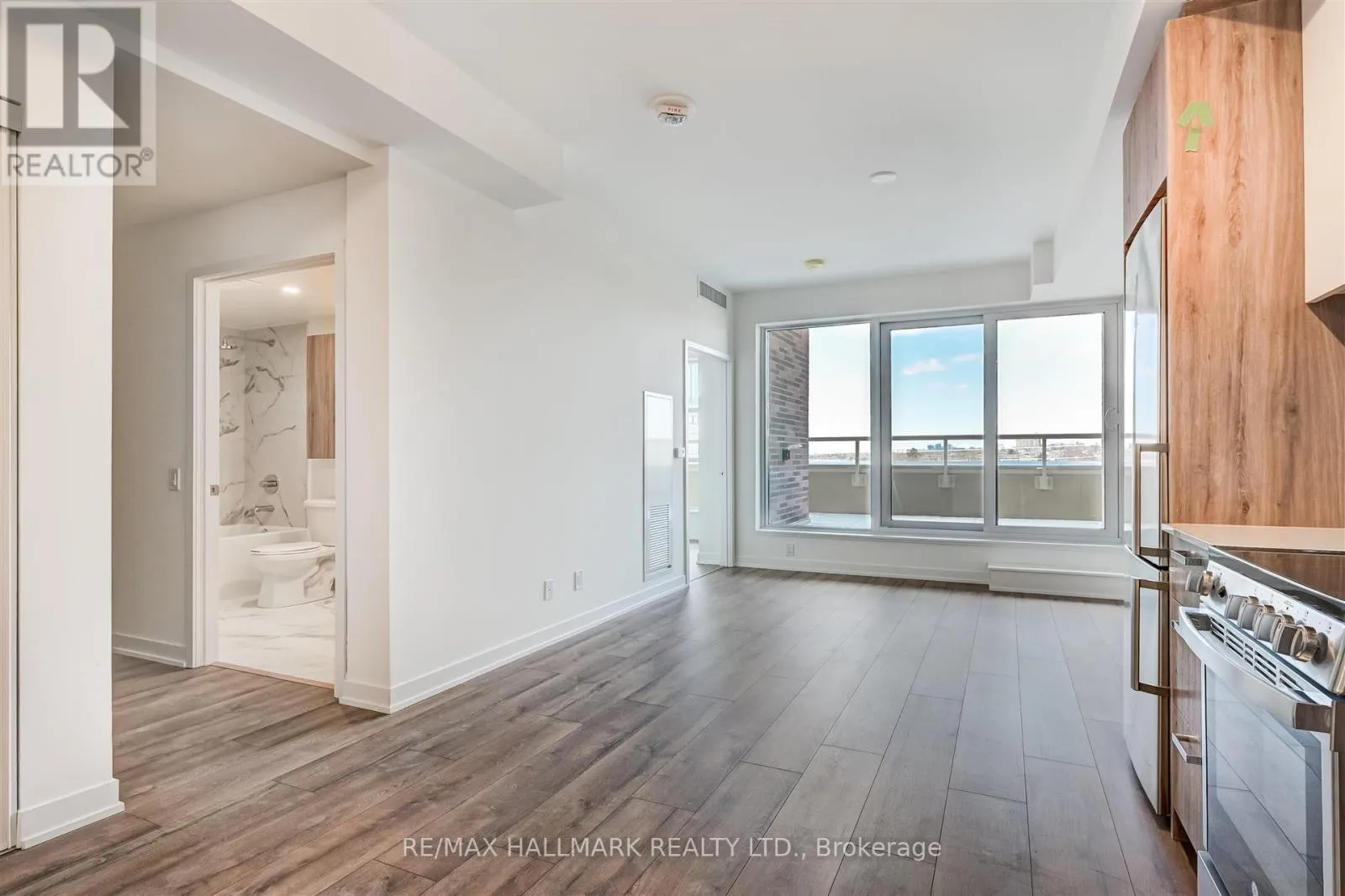 519 - 1787 ST CLAIR AVENUE W