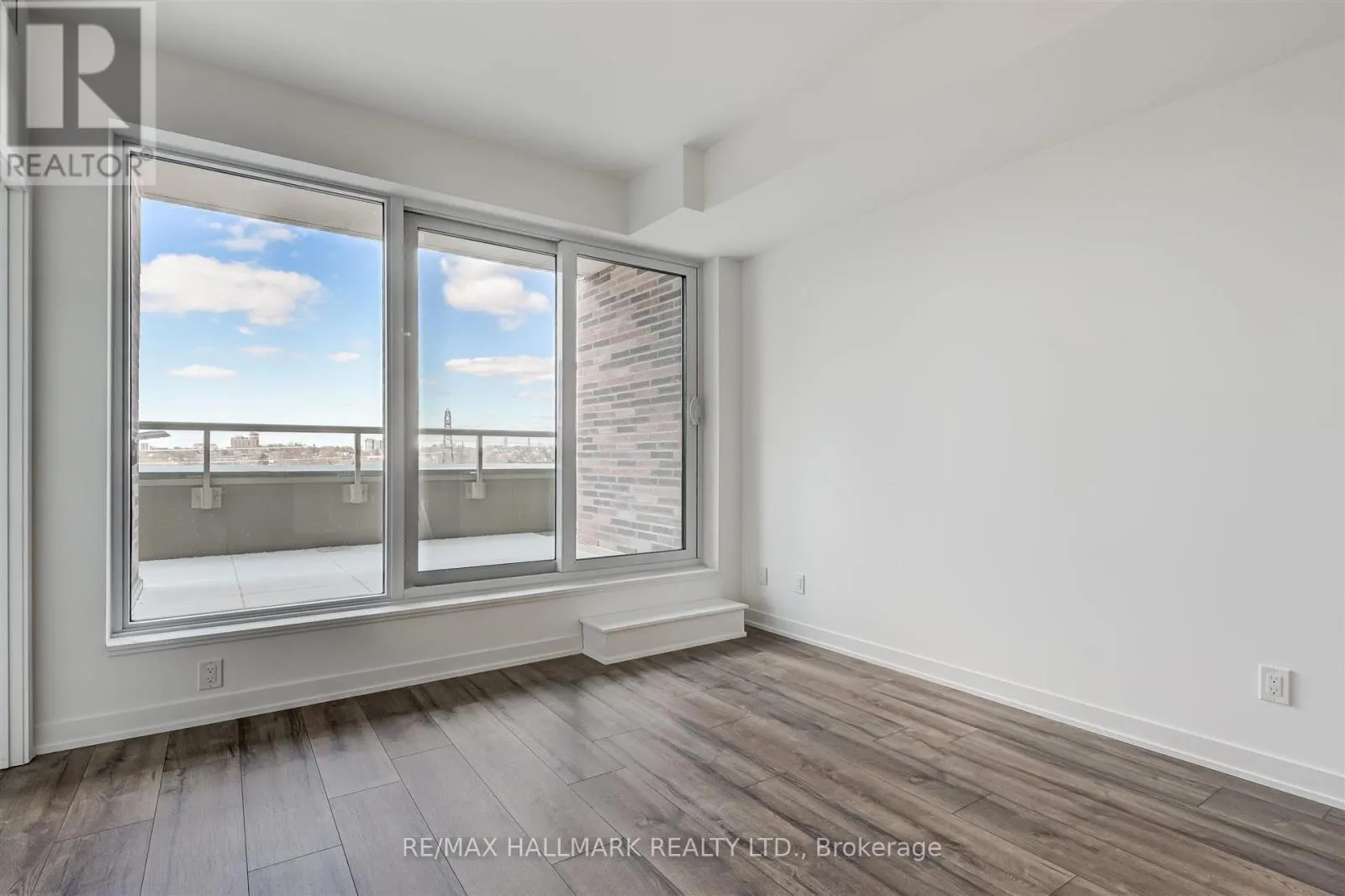 519 - 1787 ST CLAIR AVENUE W