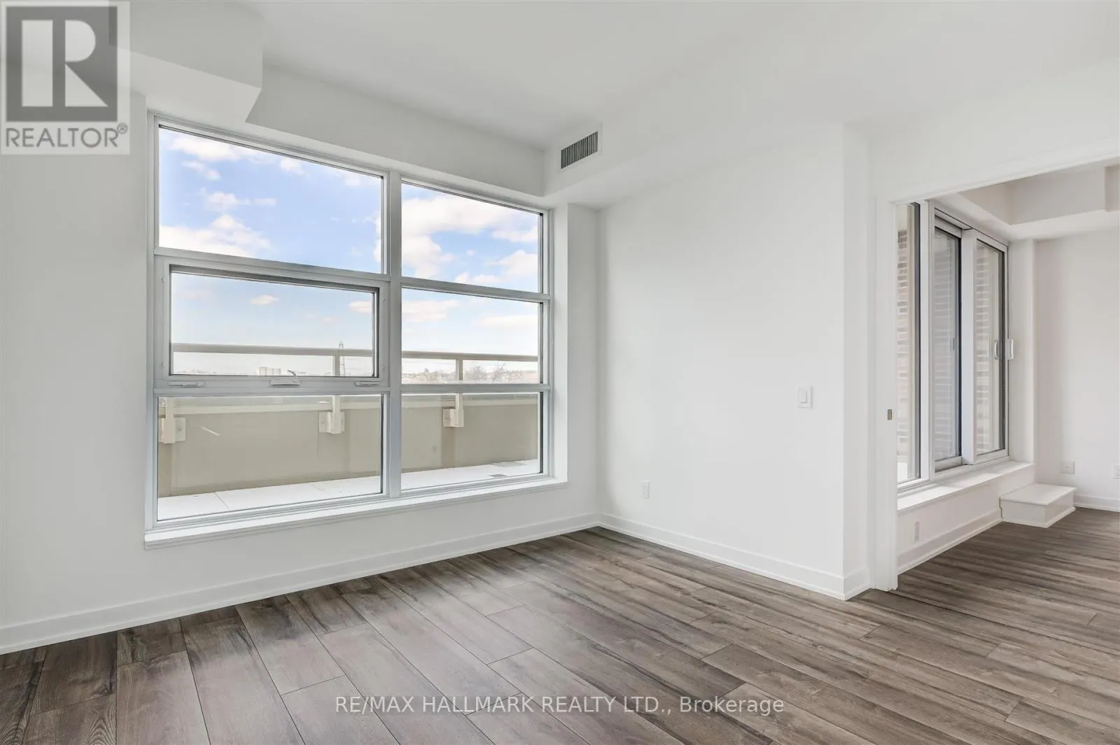 519 - 1787 ST CLAIR AVENUE W
