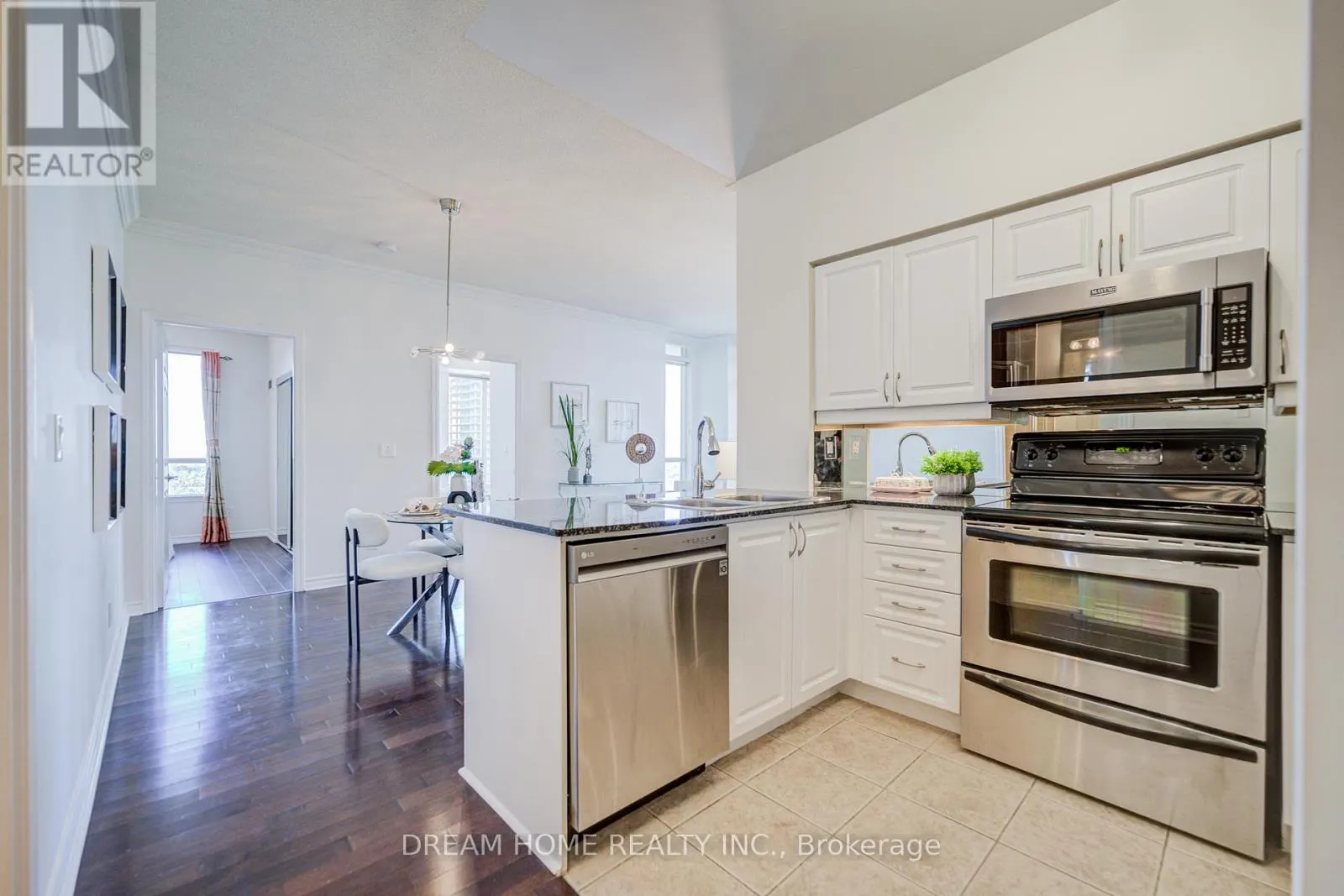 2004 - 388 PRINCE OF WALES DRIVE