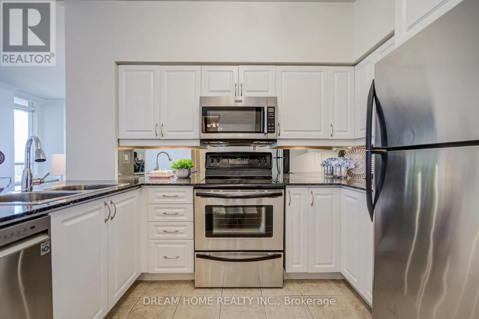 2004 - 388 PRINCE OF WALES DRIVE