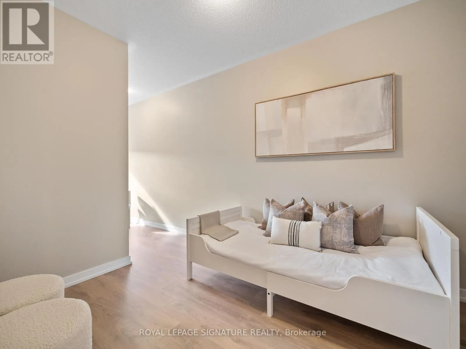 217 HUGUENOT ROAD