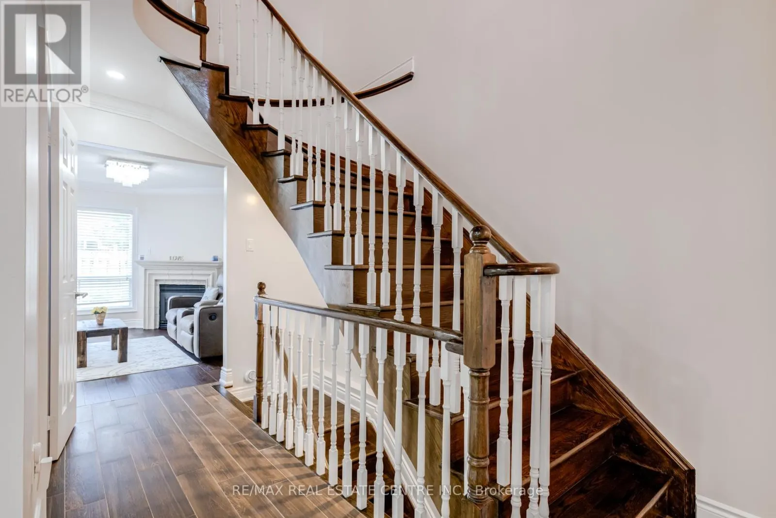 18 RICHWOOD CRESCENT