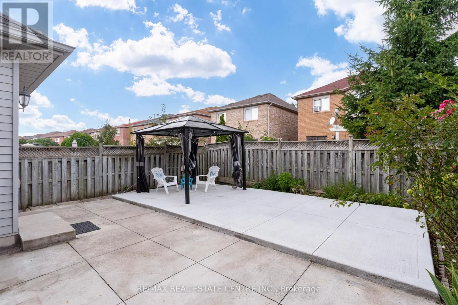18 RICHWOOD CRESCENT