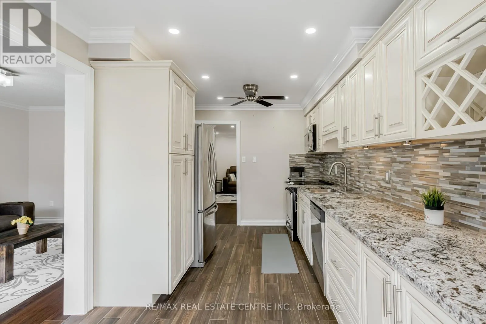 18 RICHWOOD CRESCENT