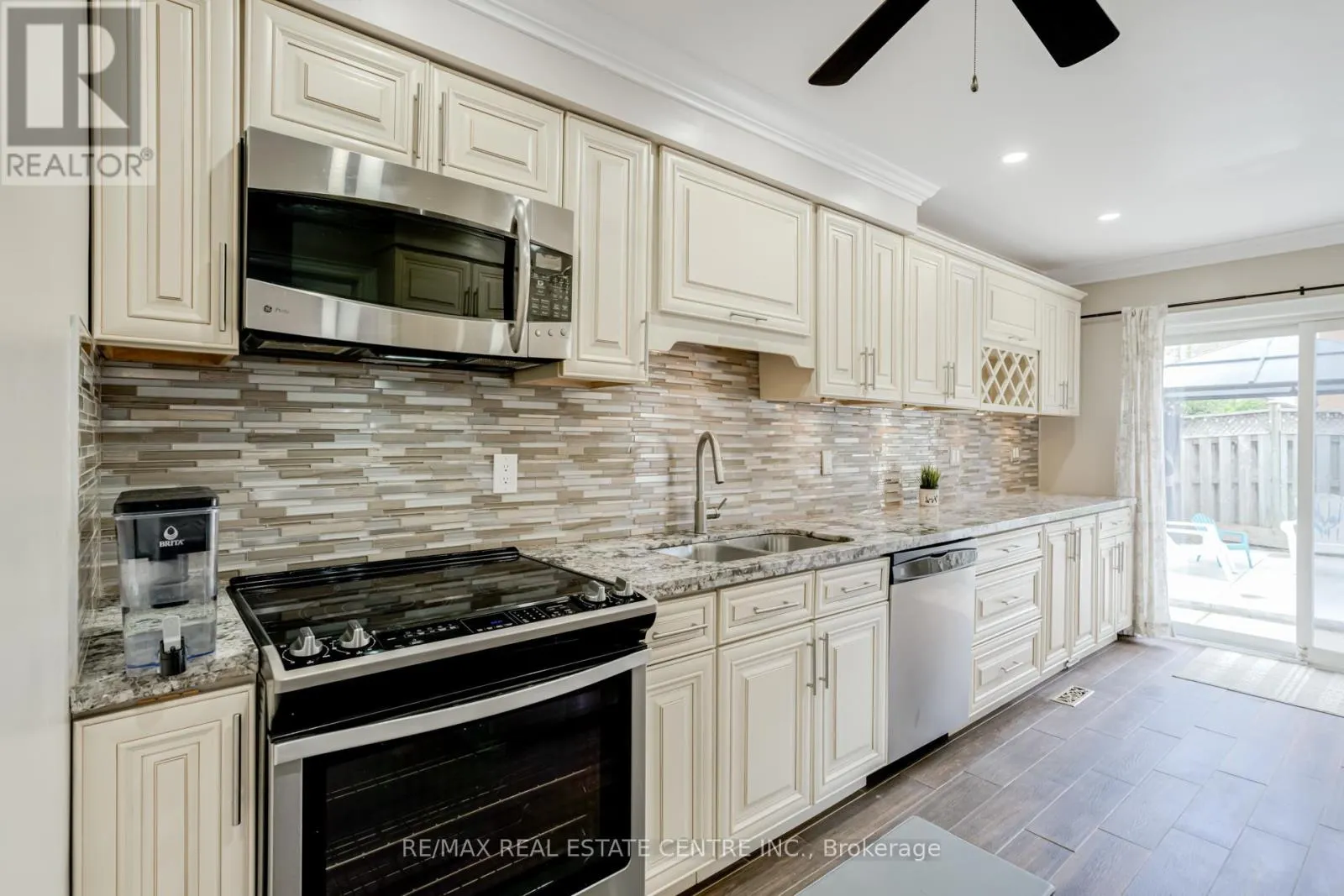 18 RICHWOOD CRESCENT