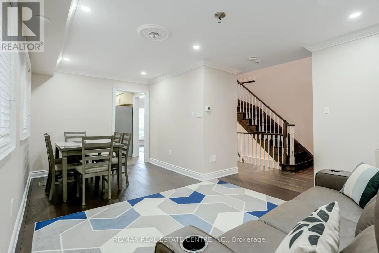 18 RICHWOOD CRESCENT