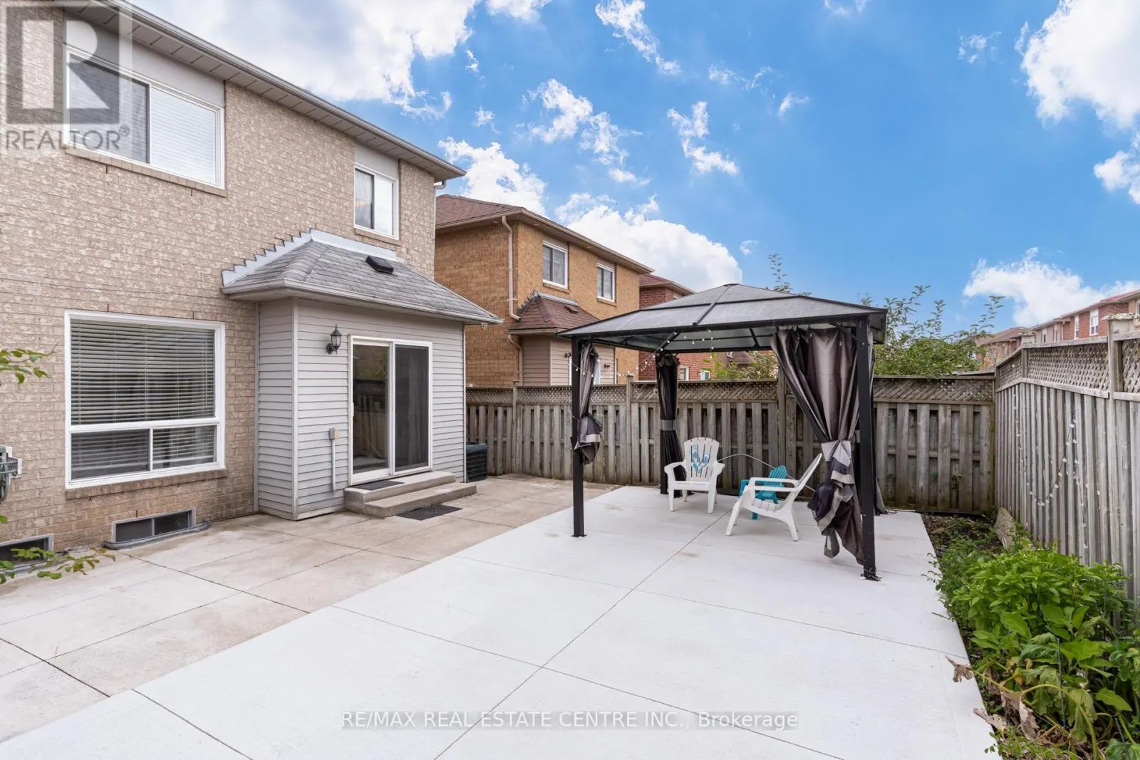 18 RICHWOOD CRESCENT