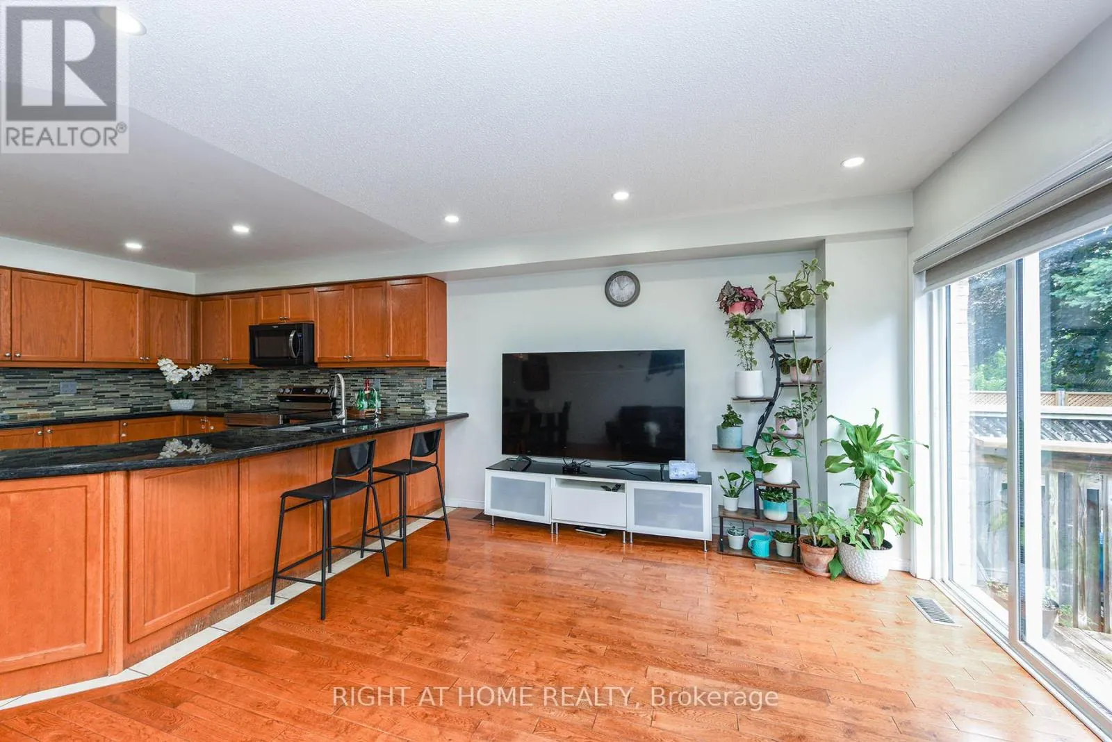 3 - 1551 REEVES GATE