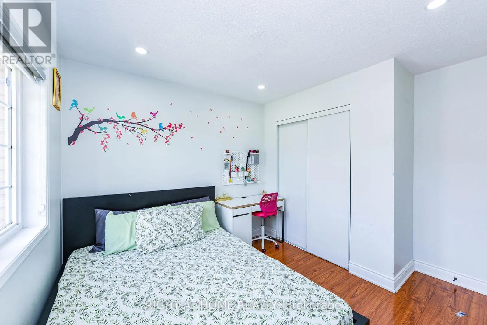 3 - 1551 REEVES GATE