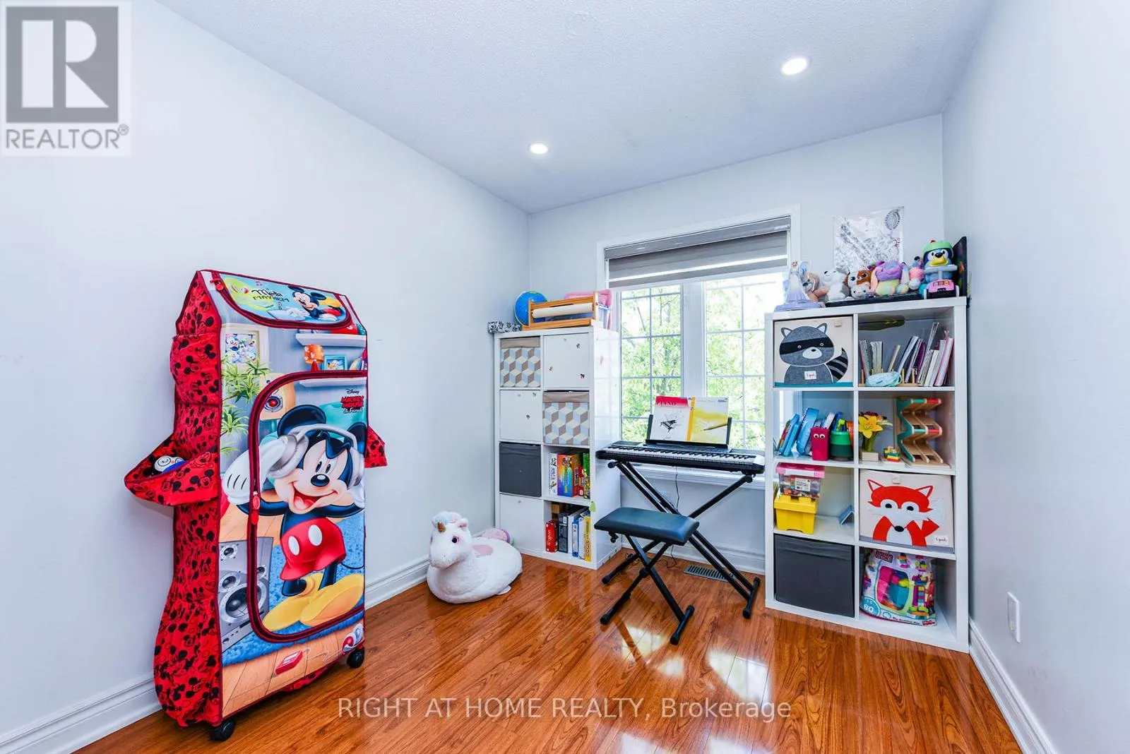 3 - 1551 REEVES GATE