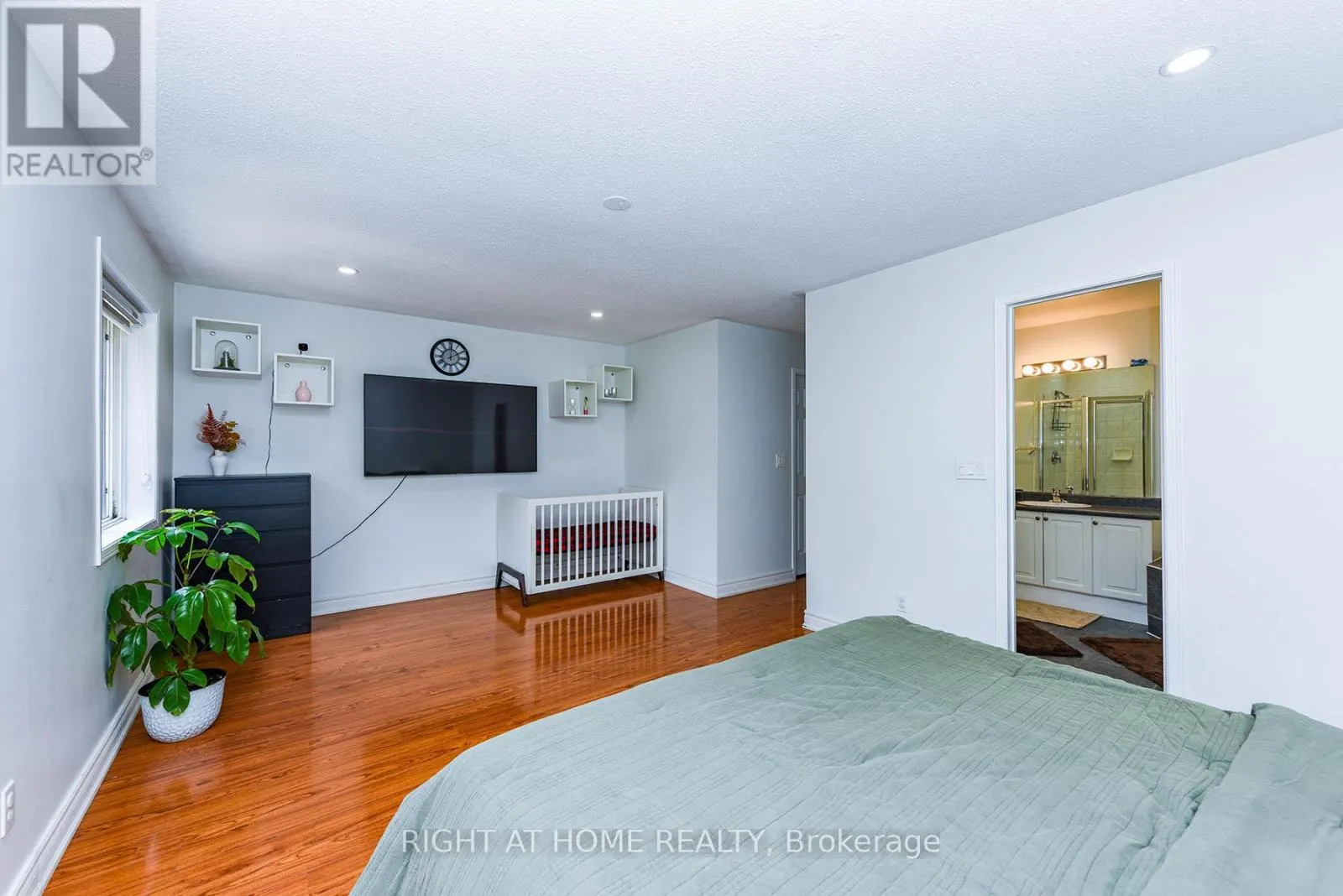 3 - 1551 REEVES GATE