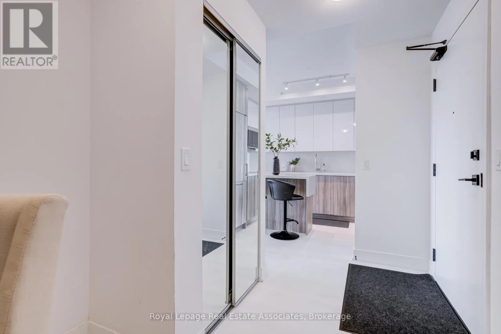 607 - 2481 TAUNTON ROAD