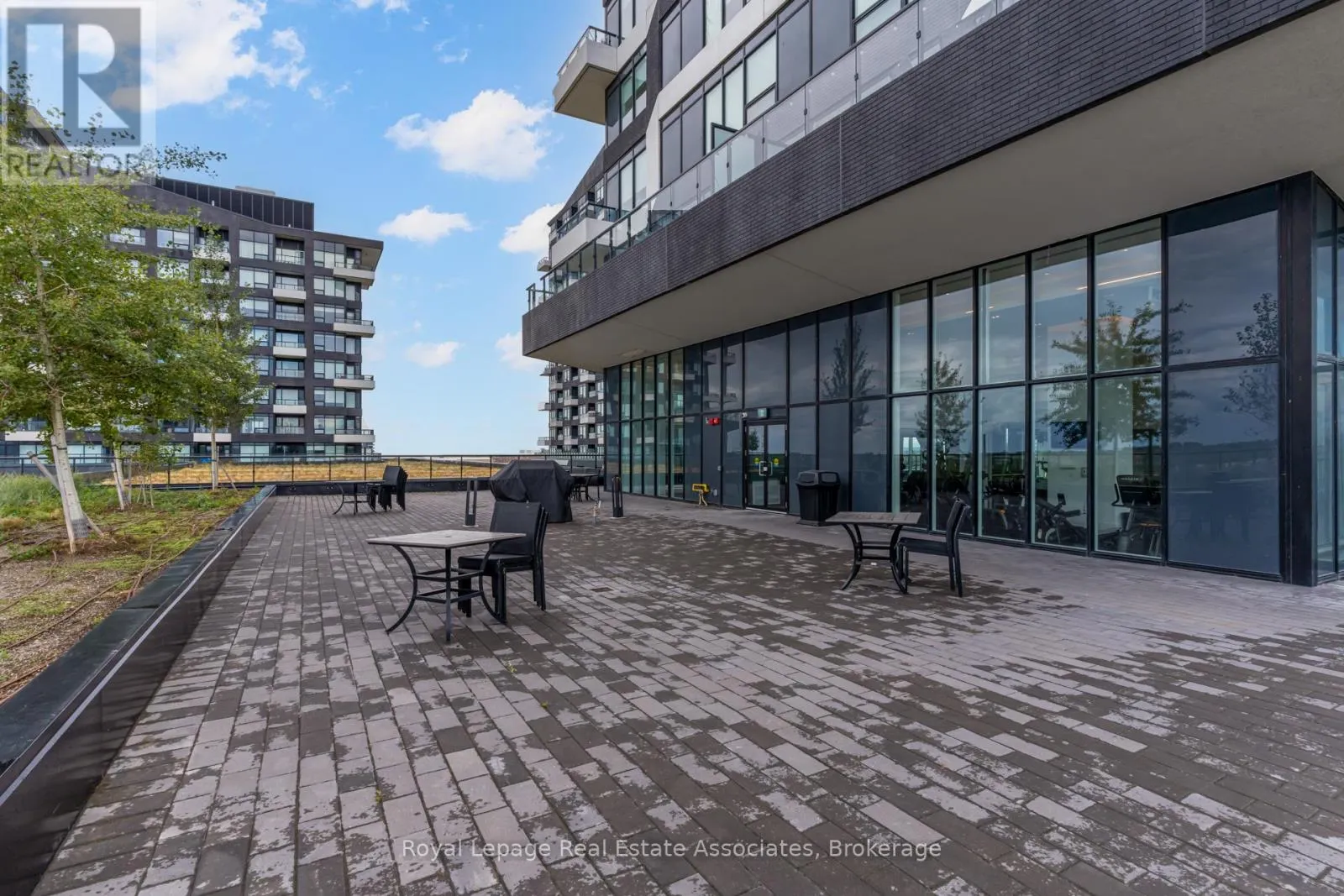 607 - 2481 TAUNTON ROAD