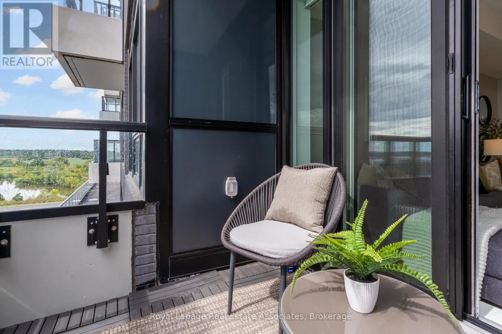 607 - 2481 TAUNTON ROAD