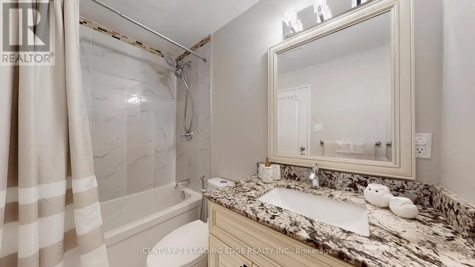 1611 - 3845 LAKE SHORE BOULEVARD W