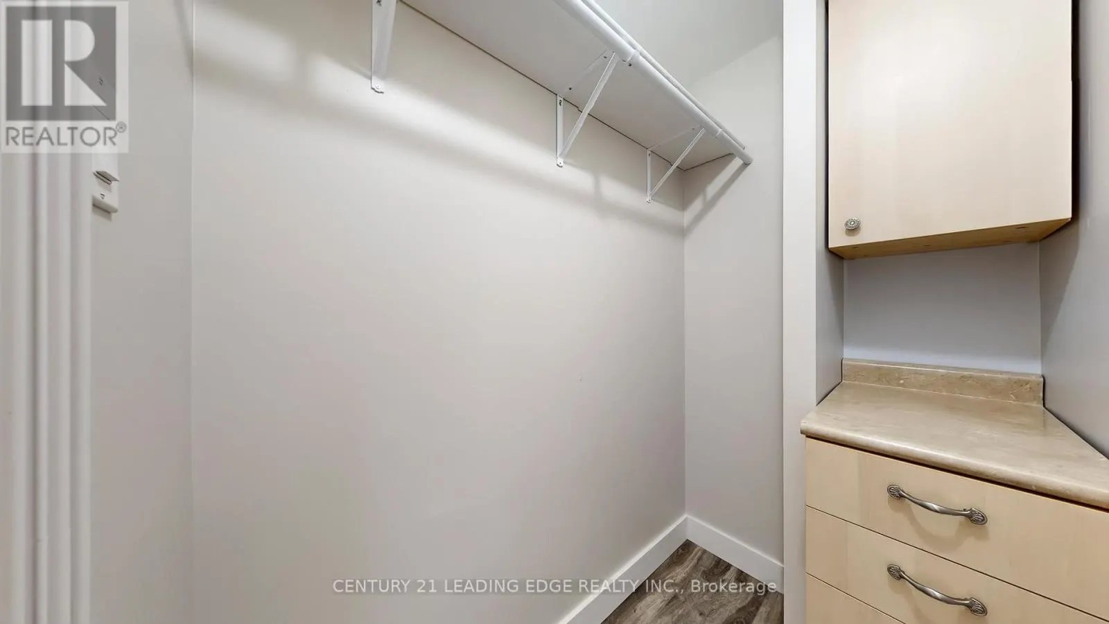 1611 - 3845 LAKE SHORE BOULEVARD W