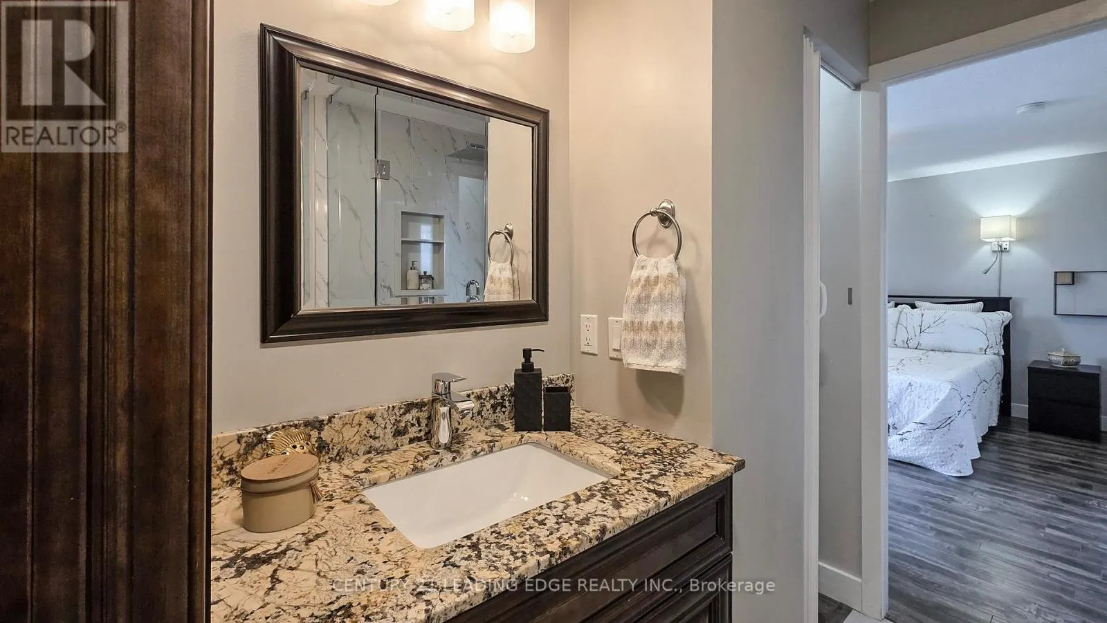 1611 - 3845 LAKE SHORE BOULEVARD W