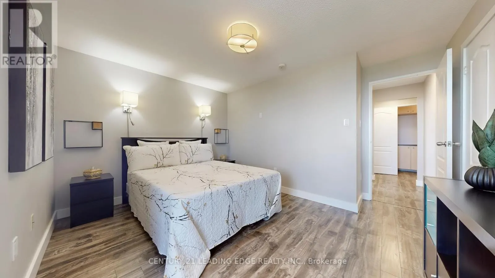 1611 - 3845 LAKE SHORE BOULEVARD W