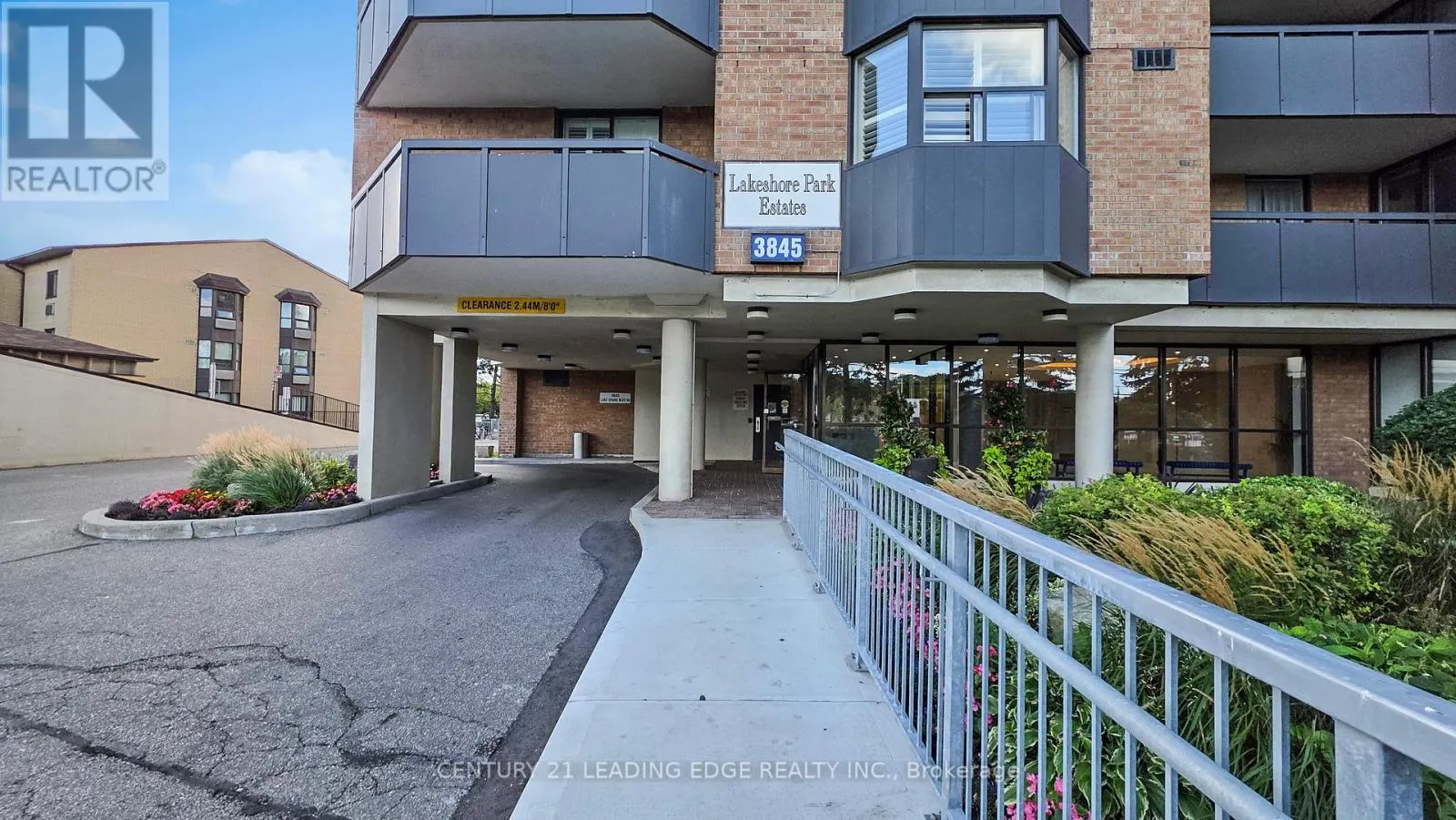 1611 - 3845 LAKE SHORE BOULEVARD W