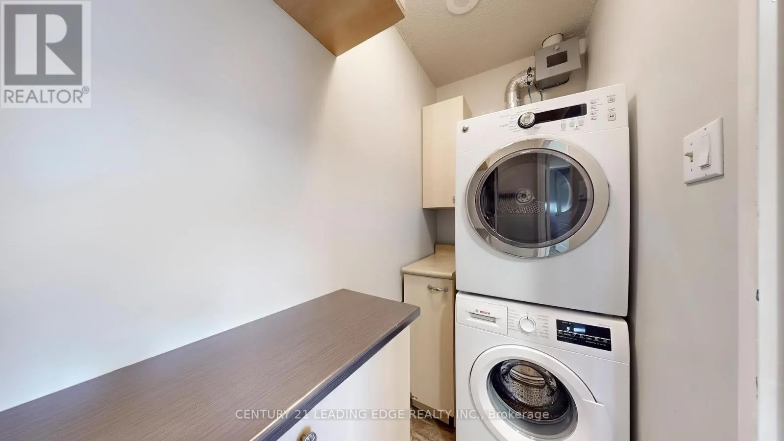 1611 - 3845 LAKE SHORE BOULEVARD W