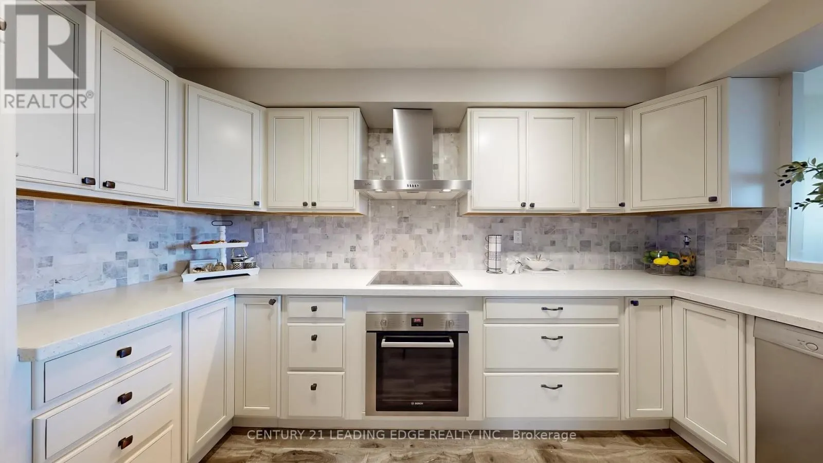 1611 - 3845 LAKE SHORE BOULEVARD W