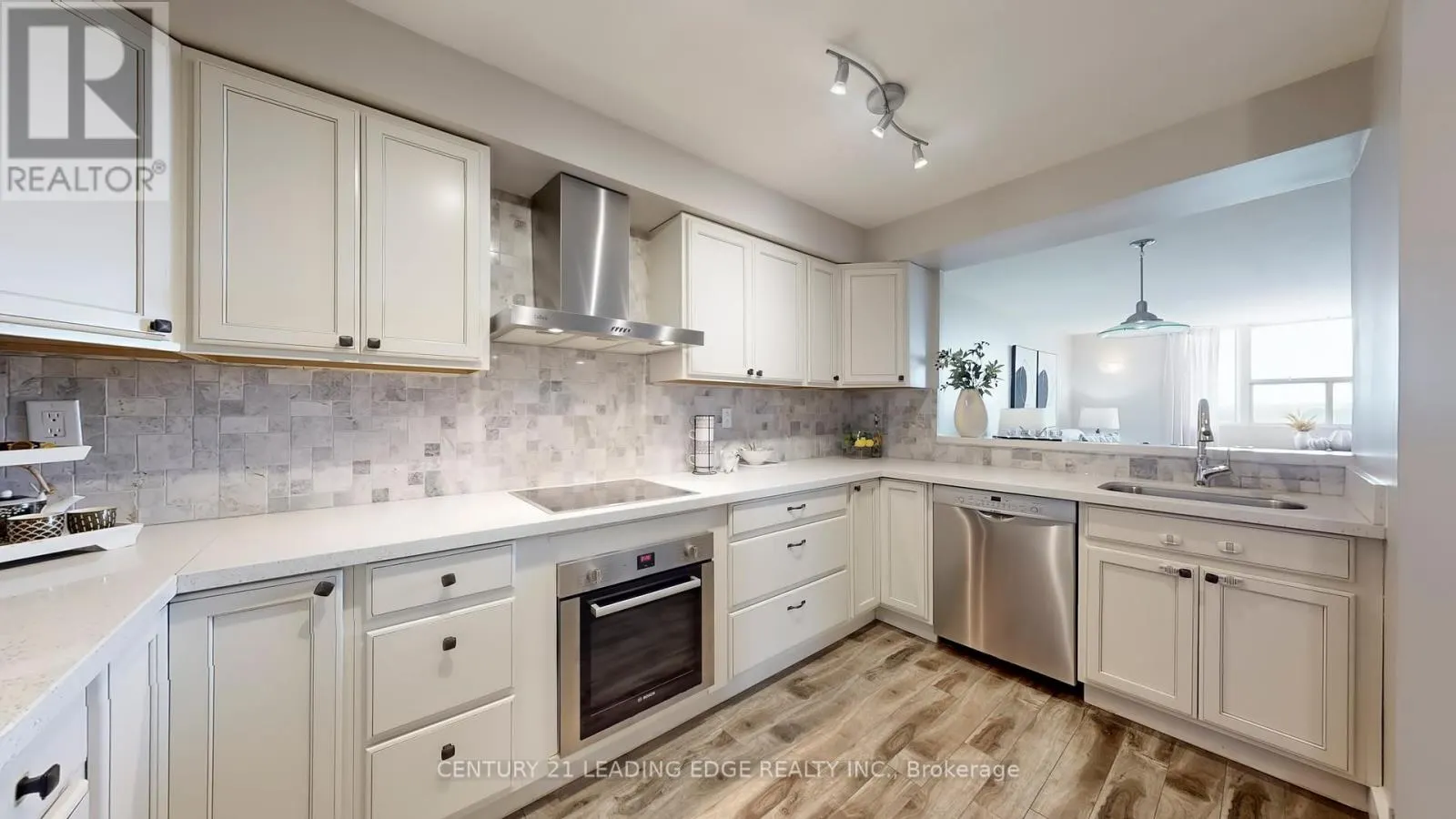 1611 - 3845 LAKE SHORE BOULEVARD W