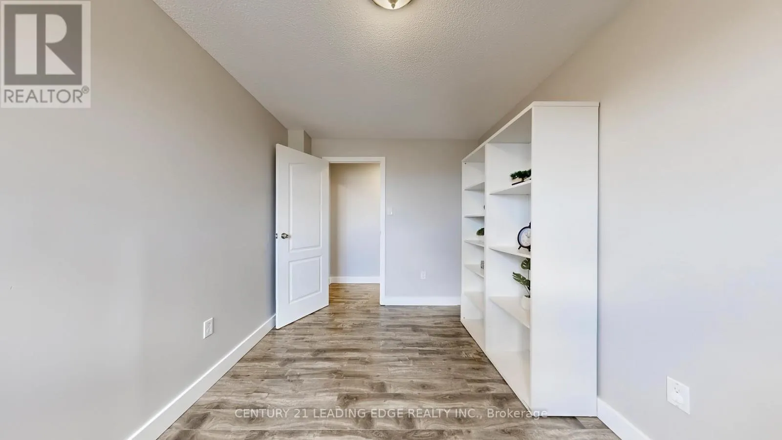 1611 - 3845 LAKE SHORE BOULEVARD W