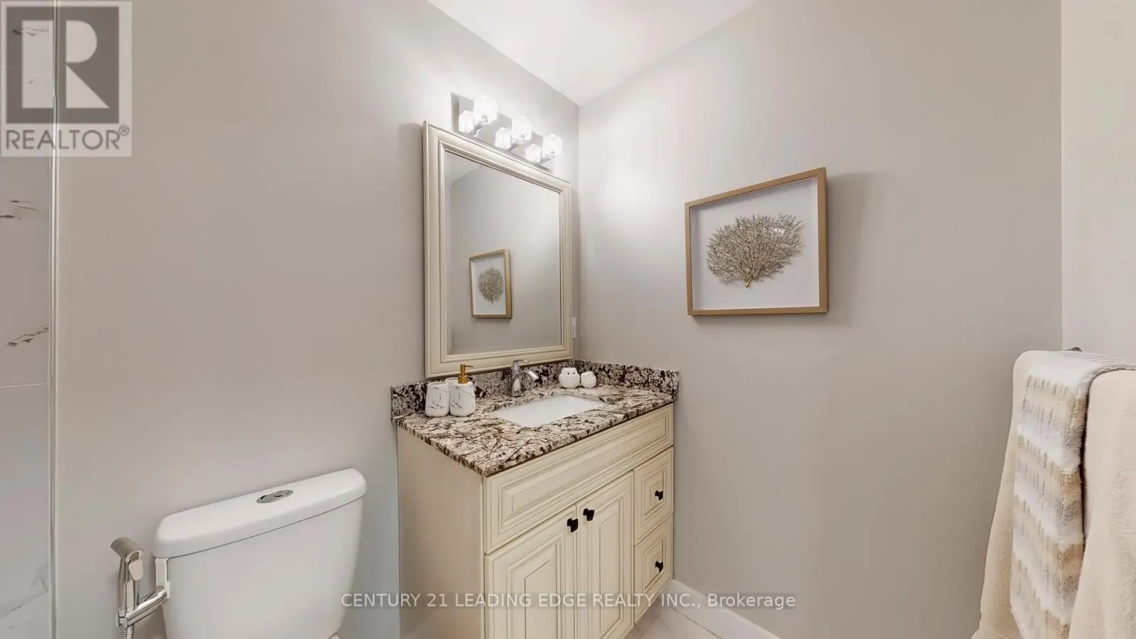 1611 - 3845 LAKE SHORE BOULEVARD W