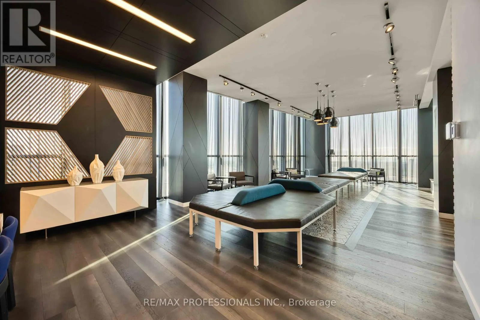 1310 - 20 THOMAS RILEY ROAD W