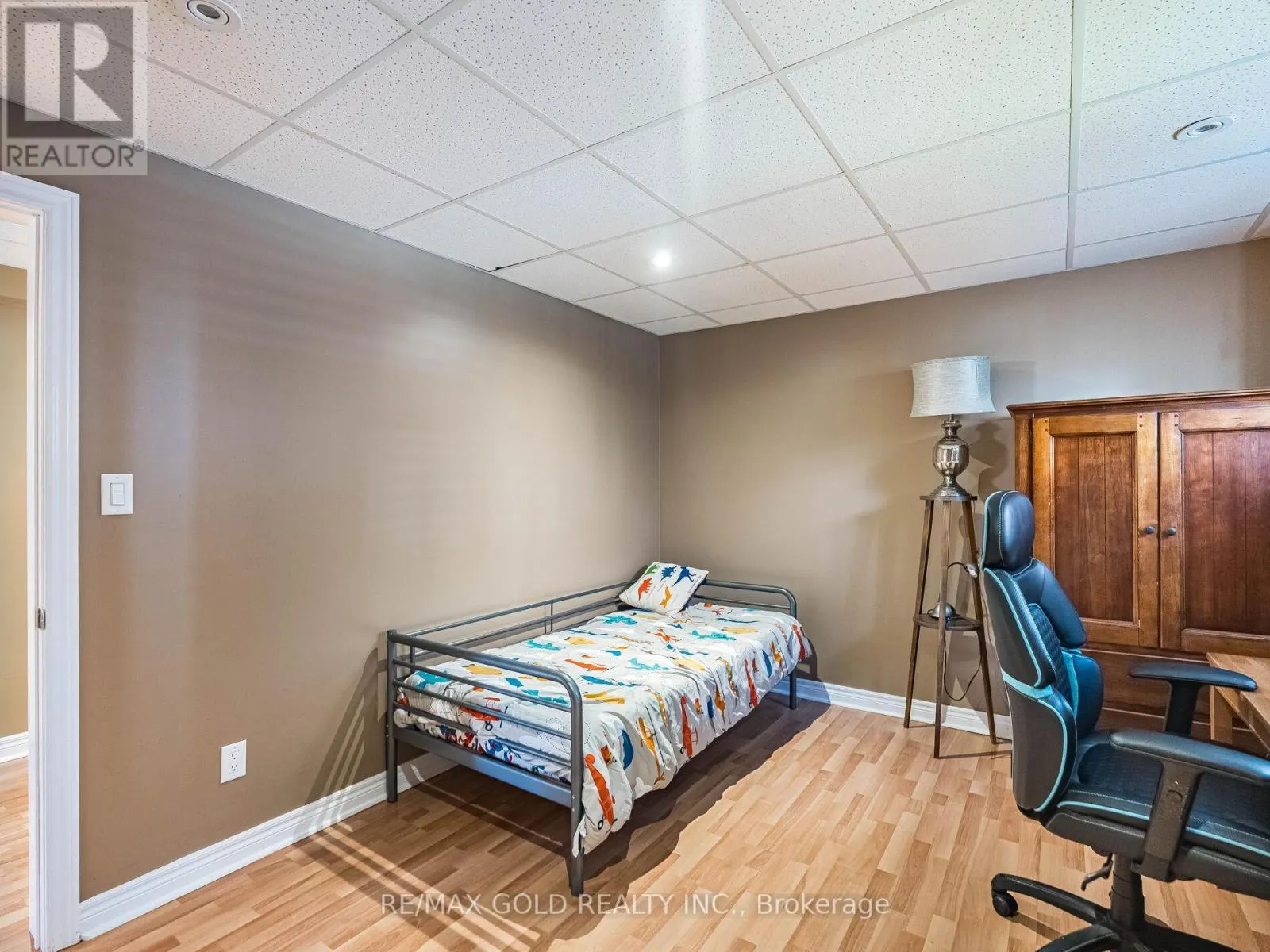 12 TWIN WILLOW CRESCENT