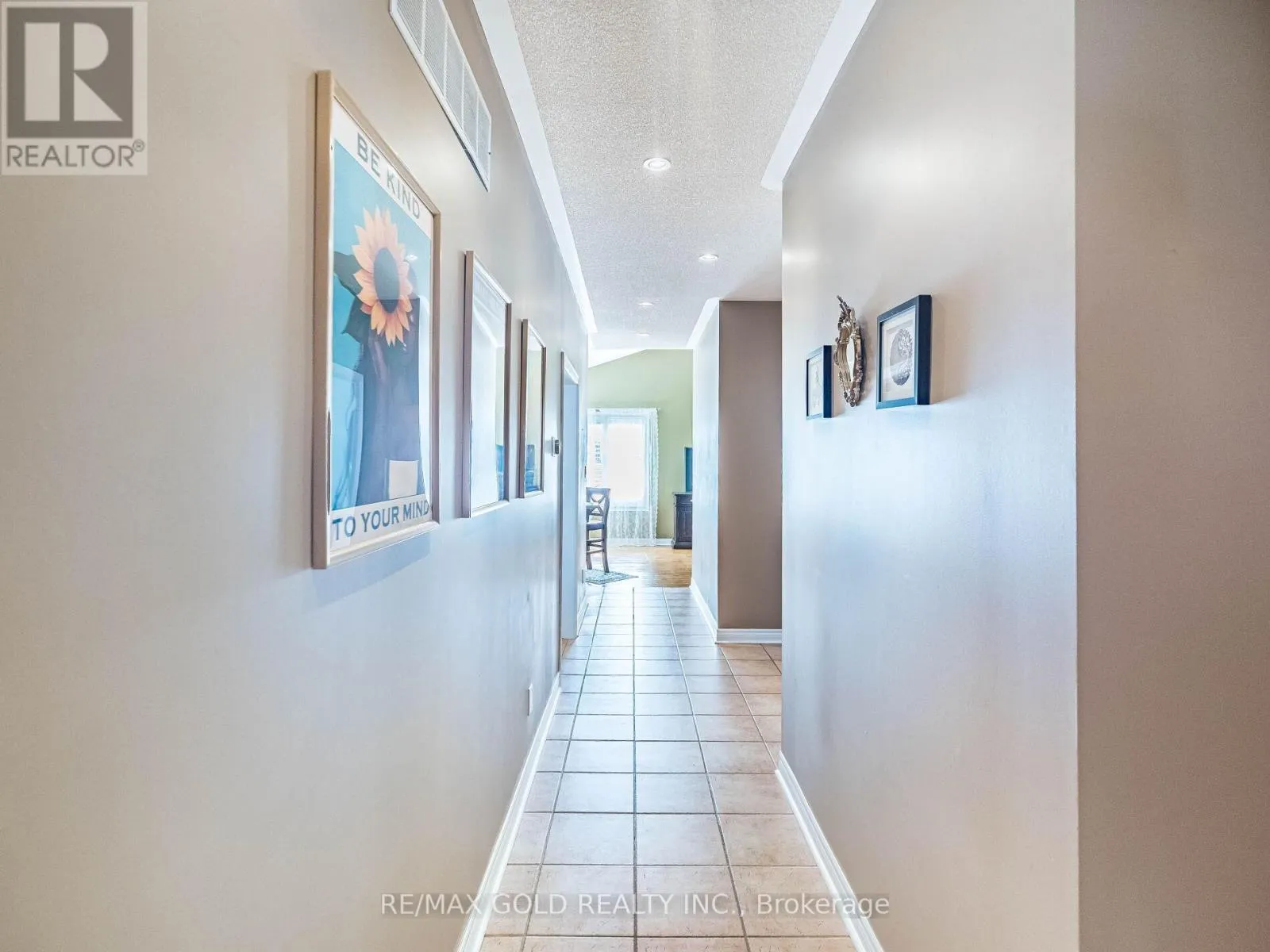 12 TWIN WILLOW CRESCENT