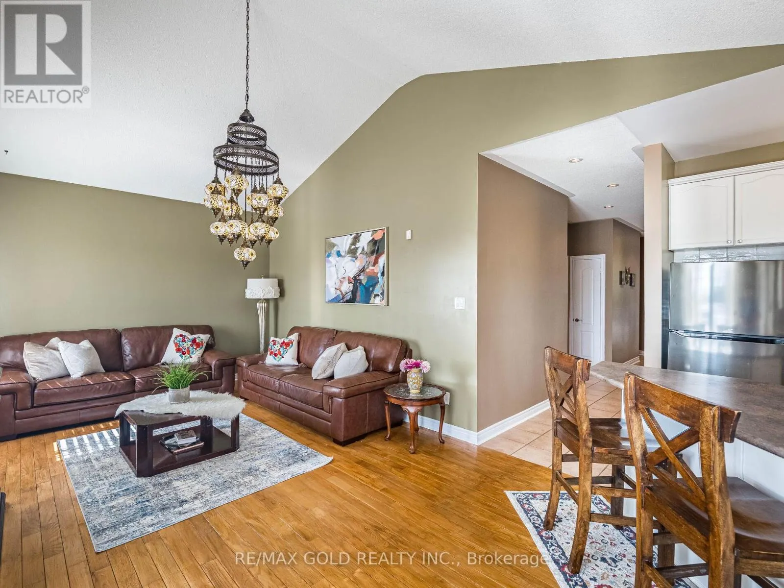 12 TWIN WILLOW CRESCENT